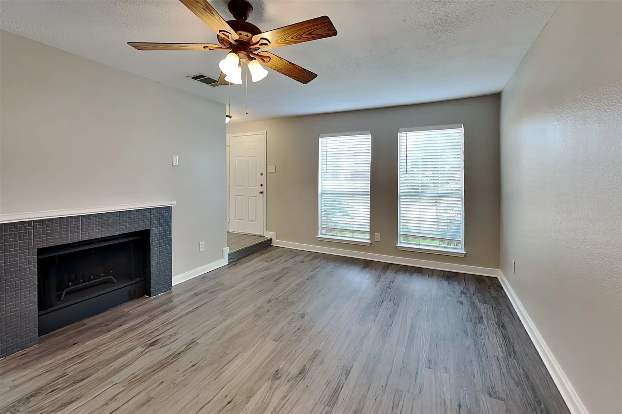 Single Family Residence For Rent in Denton County , 1005 Lake Bluff Drive, Flower Mound, Texas 75028, 4 Bedroom, 3 Bathroom, 2 Garage spaces, 1,750 Sqft, built in 1993, mls#21355219, Real Estate Agent in Flower Mound, Homes For Rent in Denton county, Homes For Rent in Flower Mound, Realtor in Flower Mound Texas, Real Estate Brokerage Independent Realty Texas, Luminita Cordes Realtor
