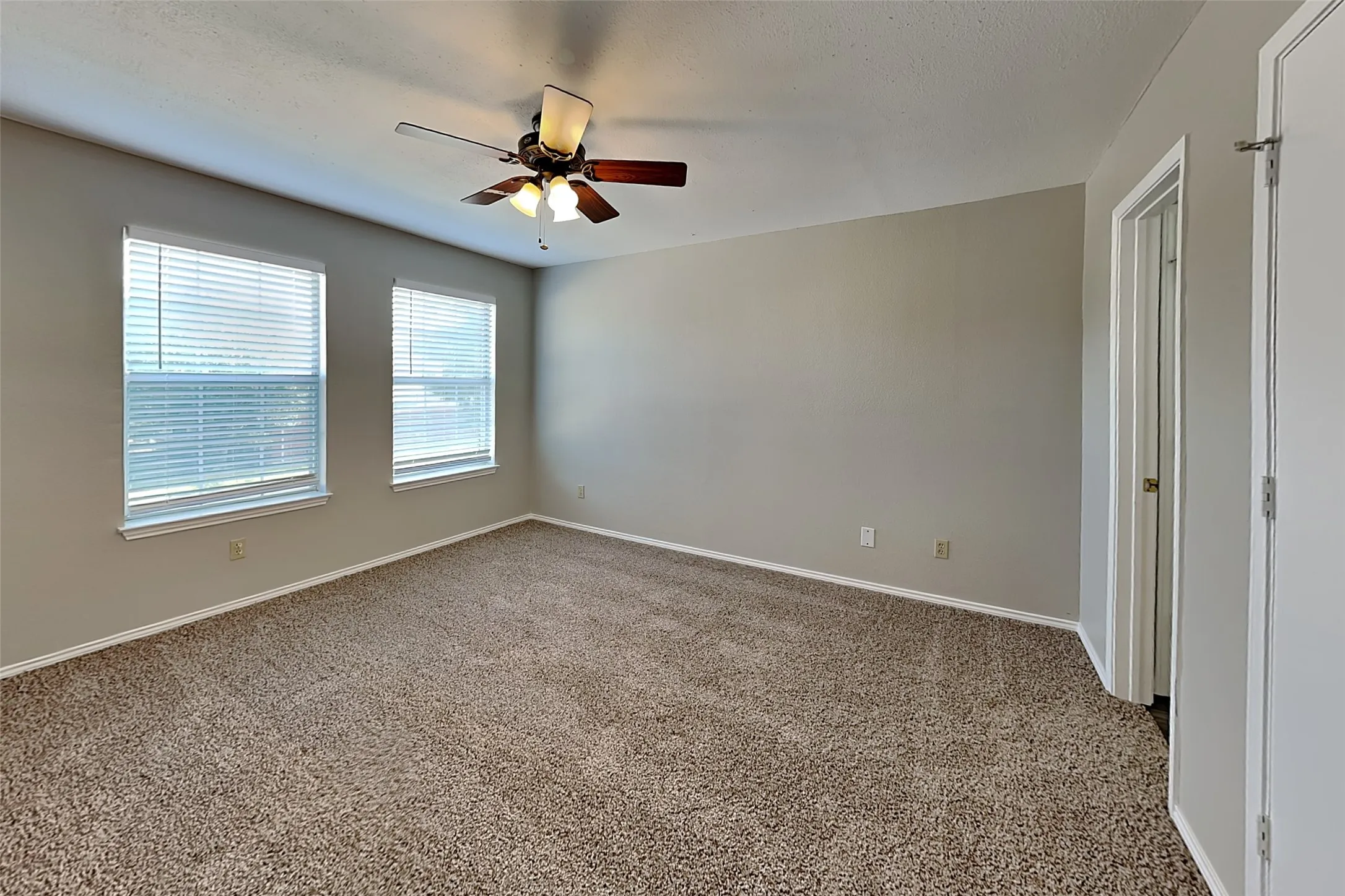 Single Family Residence For Rent in Denton County , 1005 Lake Bluff Drive, Flower Mound, Texas 75028, 4 Bedroom, 3 Bathroom, 2 Garage spaces, 1,750 Sqft, built in 1993, mls#21355219, Real Estate Agent in Flower Mound, Homes For Rent in Denton county, Homes For Rent in Flower Mound, Realtor in Flower Mound Texas, Real Estate Brokerage Independent Realty Texas, Luminita Cordes Realtor