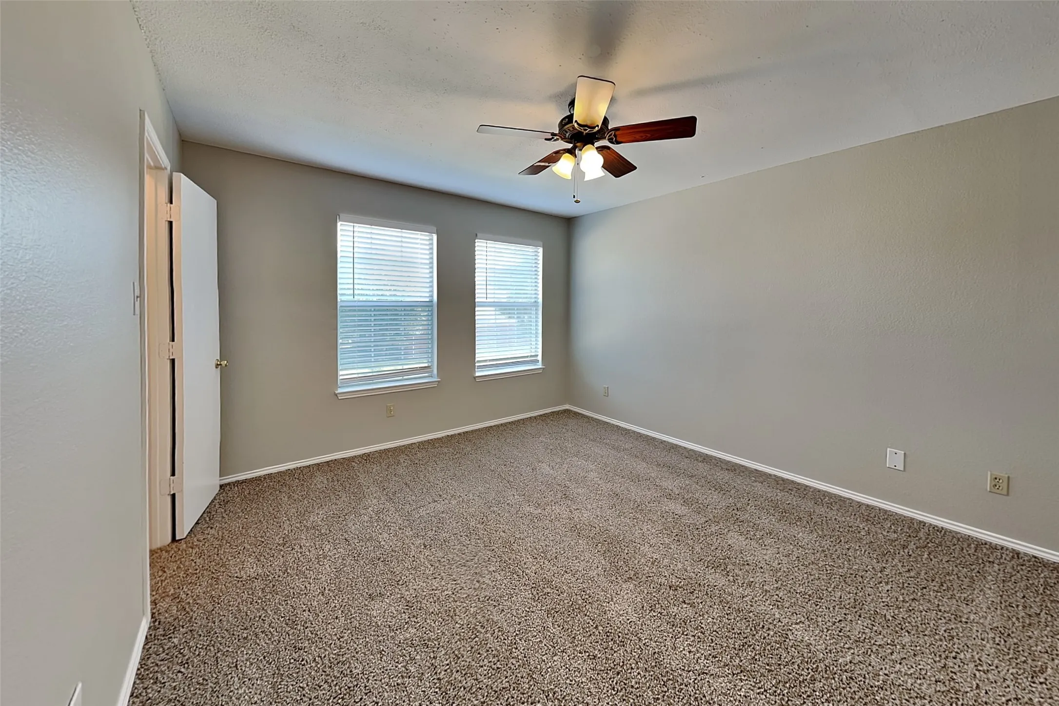 Single Family Residence For Rent in Denton County , 1005 Lake Bluff Drive, Flower Mound, Texas 75028, 4 Bedroom, 3 Bathroom, 2 Garage spaces, 1,750 Sqft, built in 1993, mls#21355219, Real Estate Agent in Flower Mound, Homes For Rent in Denton county, Homes For Rent in Flower Mound, Realtor in Flower Mound Texas, Real Estate Brokerage Independent Realty Texas, Luminita Cordes Realtor