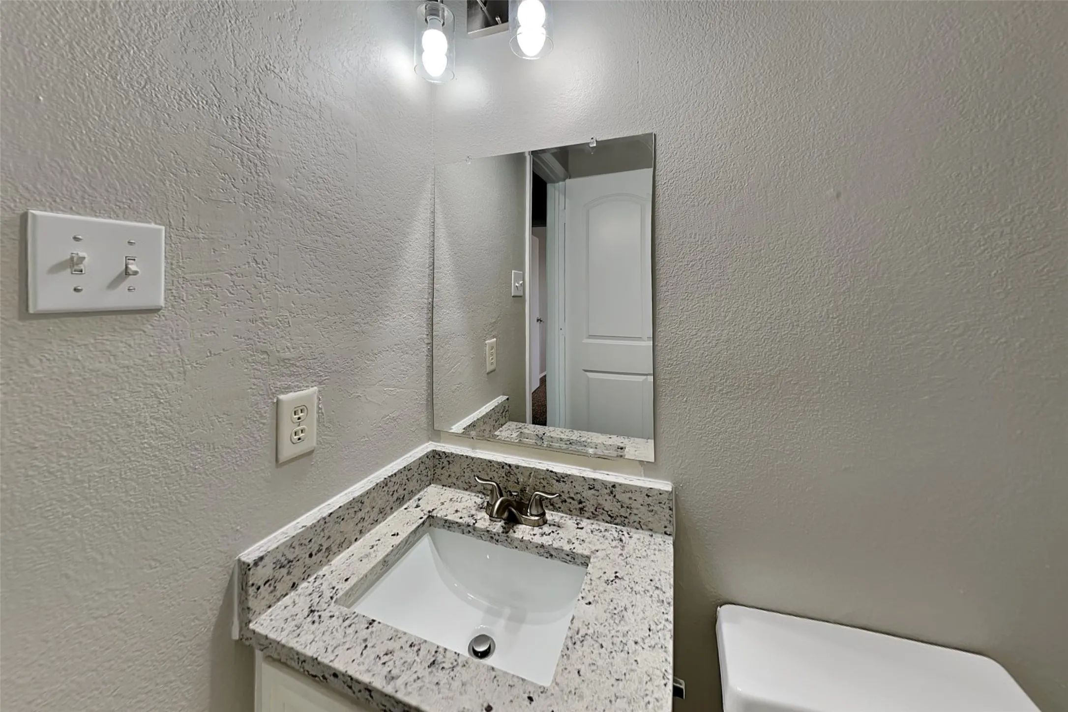 Single Family Residence For Rent in Denton County , 1005 Lake Bluff Drive, Flower Mound, Texas 75028, 4 Bedroom, 3 Bathroom, 2 Garage spaces, 1,750 Sqft, built in 1993, mls#21355219, Real Estate Agent in Flower Mound, Homes For Rent in Denton county, Homes For Rent in Flower Mound, Realtor in Flower Mound Texas, Real Estate Brokerage Independent Realty Texas, Luminita Cordes Realtor