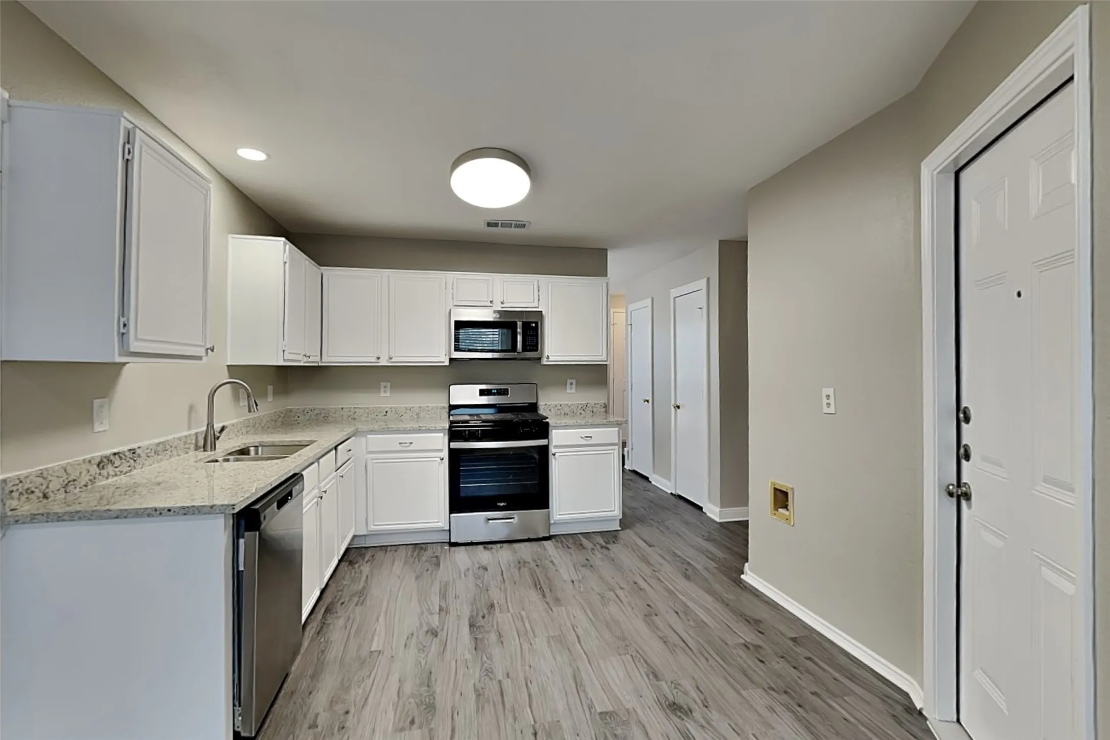 Single Family Residence For Rent in Denton County , 1005 Lake Bluff Drive, Flower Mound, Texas 75028, 4 Bedroom, 3 Bathroom, 2 Garage spaces, 1,750 Sqft, built in 1993, mls#21355219, Real Estate Agent in Flower Mound, Homes For Rent in Denton county, Homes For Rent in Flower Mound, Realtor in Flower Mound Texas, Real Estate Brokerage Independent Realty Texas, Luminita Cordes Realtor