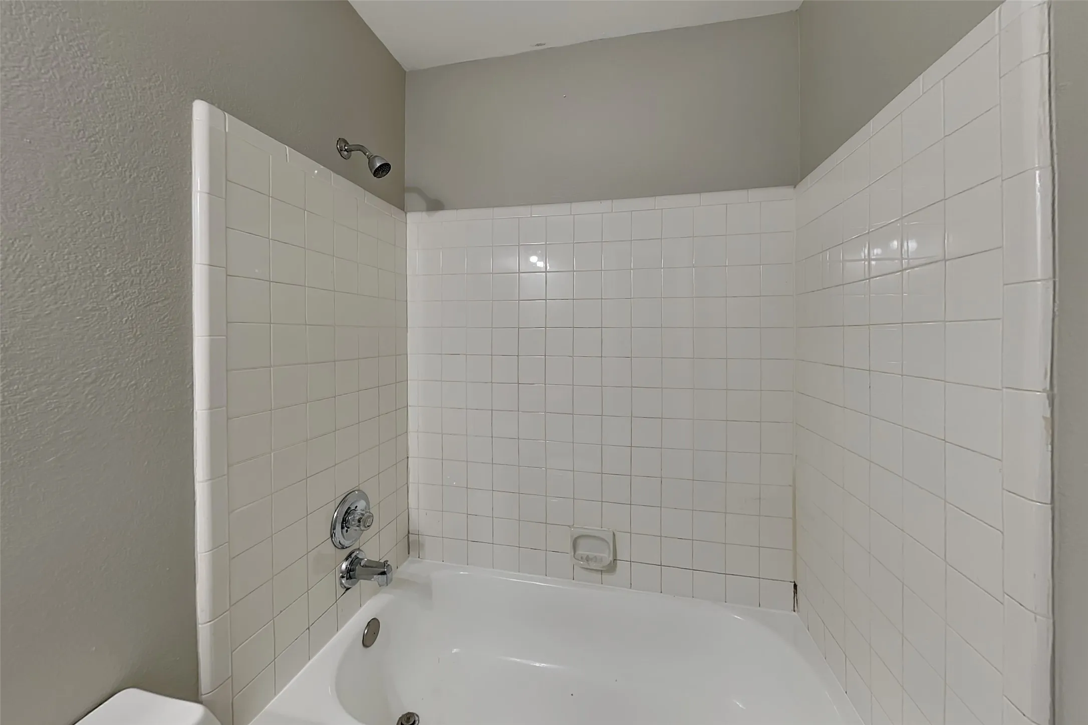 Single Family Residence For Rent in Denton County , 1005 Lake Bluff Drive, Flower Mound, Texas 75028, 4 Bedroom, 3 Bathroom, 2 Garage spaces, 1,750 Sqft, built in 1993, mls#21355219, Real Estate Agent in Flower Mound, Homes For Rent in Denton county, Homes For Rent in Flower Mound, Realtor in Flower Mound Texas, Real Estate Brokerage Independent Realty Texas, Luminita Cordes Realtor