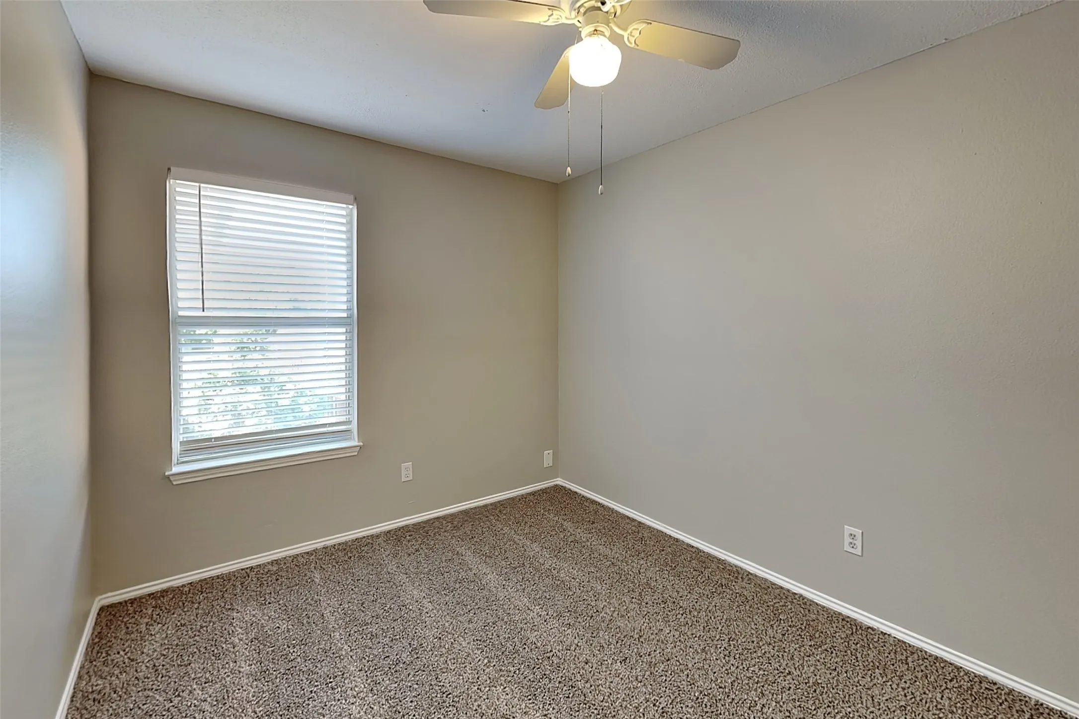 Single Family Residence For Rent in Denton County , 1005 Lake Bluff Drive, Flower Mound, Texas 75028, 4 Bedroom, 3 Bathroom, 2 Garage spaces, 1,750 Sqft, built in 1993, mls#21355219, Real Estate Agent in Flower Mound, Homes For Rent in Denton county, Homes For Rent in Flower Mound, Realtor in Flower Mound Texas, Real Estate Brokerage Independent Realty Texas, Luminita Cordes Realtor