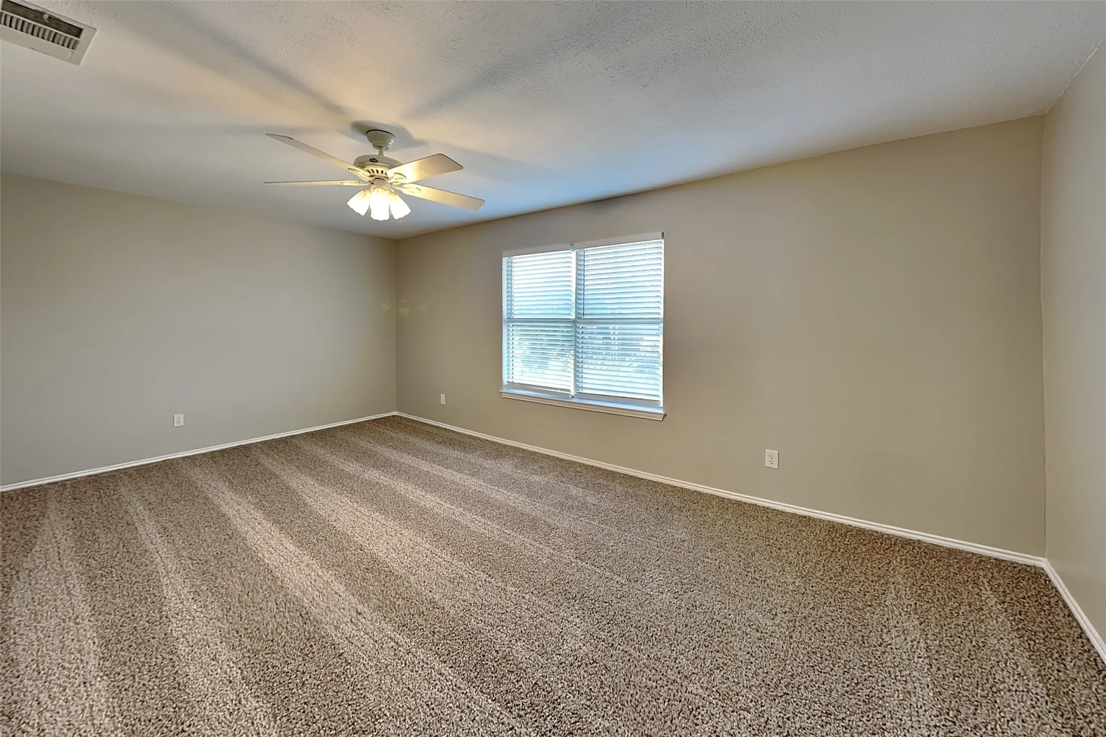 Single Family Residence For Rent in Denton County , 1005 Lake Bluff Drive, Flower Mound, Texas 75028, 4 Bedroom, 3 Bathroom, 2 Garage spaces, 1,750 Sqft, built in 1993, mls#21355219, Real Estate Agent in Flower Mound, Homes For Rent in Denton county, Homes For Rent in Flower Mound, Realtor in Flower Mound Texas, Real Estate Brokerage Independent Realty Texas, Luminita Cordes Realtor