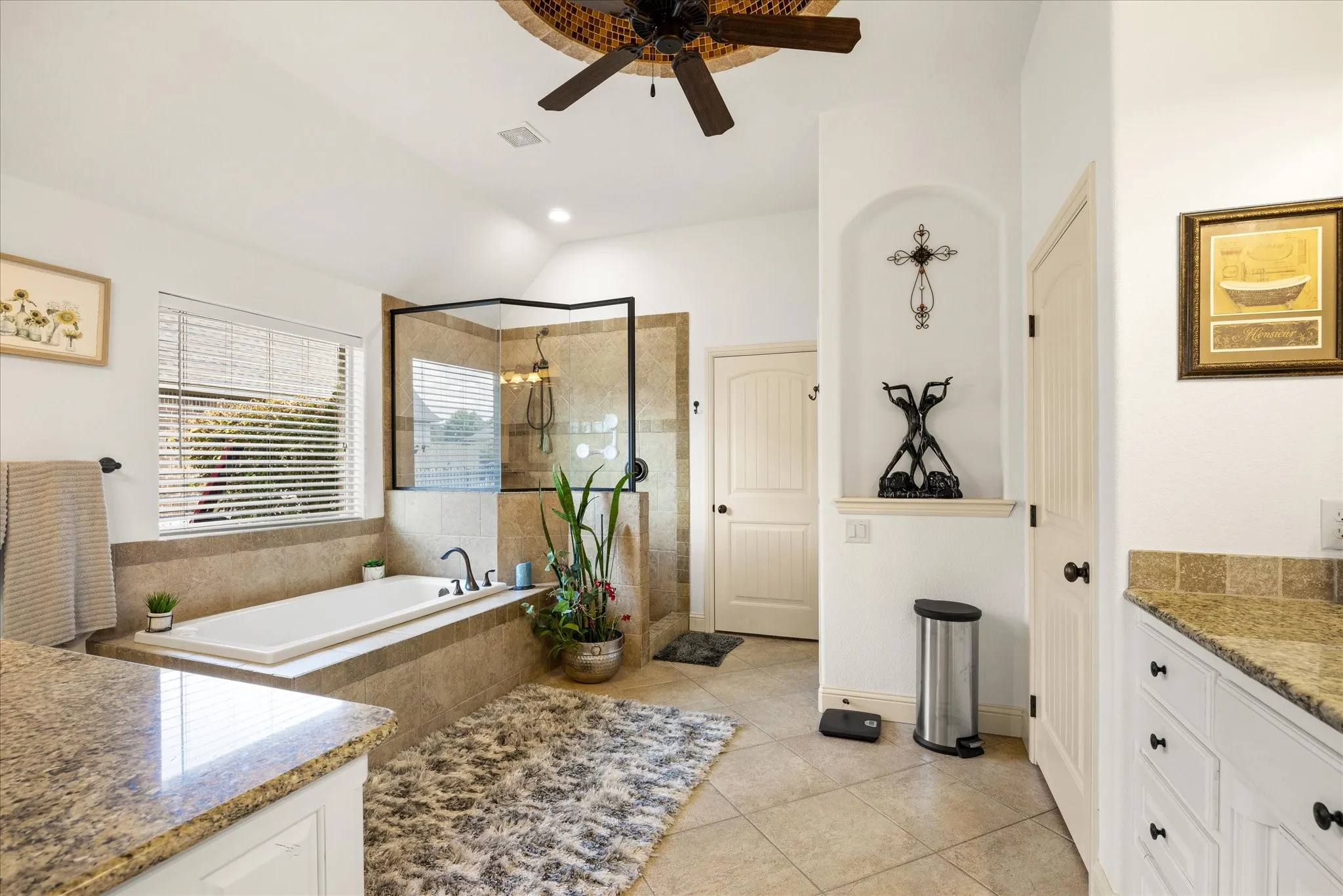 Single Family Residence For Sale in Hood County , 3209 Steamers Court, Granbury, Texas 76049, 3 Bedroom, 3 Bathroom, 3 Garage spaces, 2,569 Sqft, built in 2010, mls#21355213, Real Estate Agent in Granbury, Homes For Sale in Hood county, Homes For Sale in Granbury, Realtor in Granbury Texas, Real Estate Brokerage Independent Realty Texas, Luminita Cordes Realtor