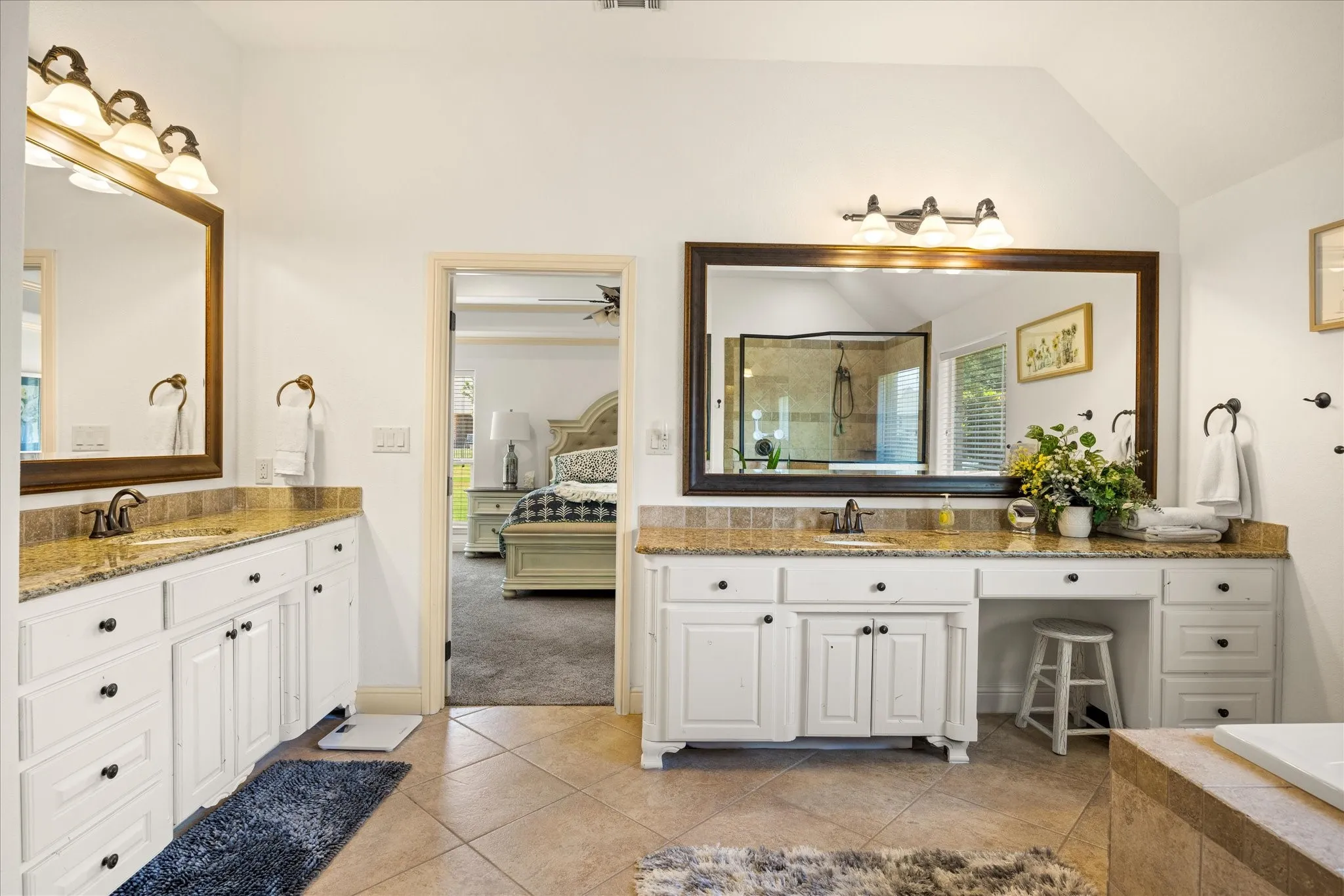 Single Family Residence For Sale in Hood County , 3209 Steamers Court, Granbury, Texas 76049, 3 Bedroom, 3 Bathroom, 3 Garage spaces, 2,569 Sqft, built in 2010, mls#21355213, Real Estate Agent in Granbury, Homes For Sale in Hood county, Homes For Sale in Granbury, Realtor in Granbury Texas, Real Estate Brokerage Independent Realty Texas, Luminita Cordes Realtor