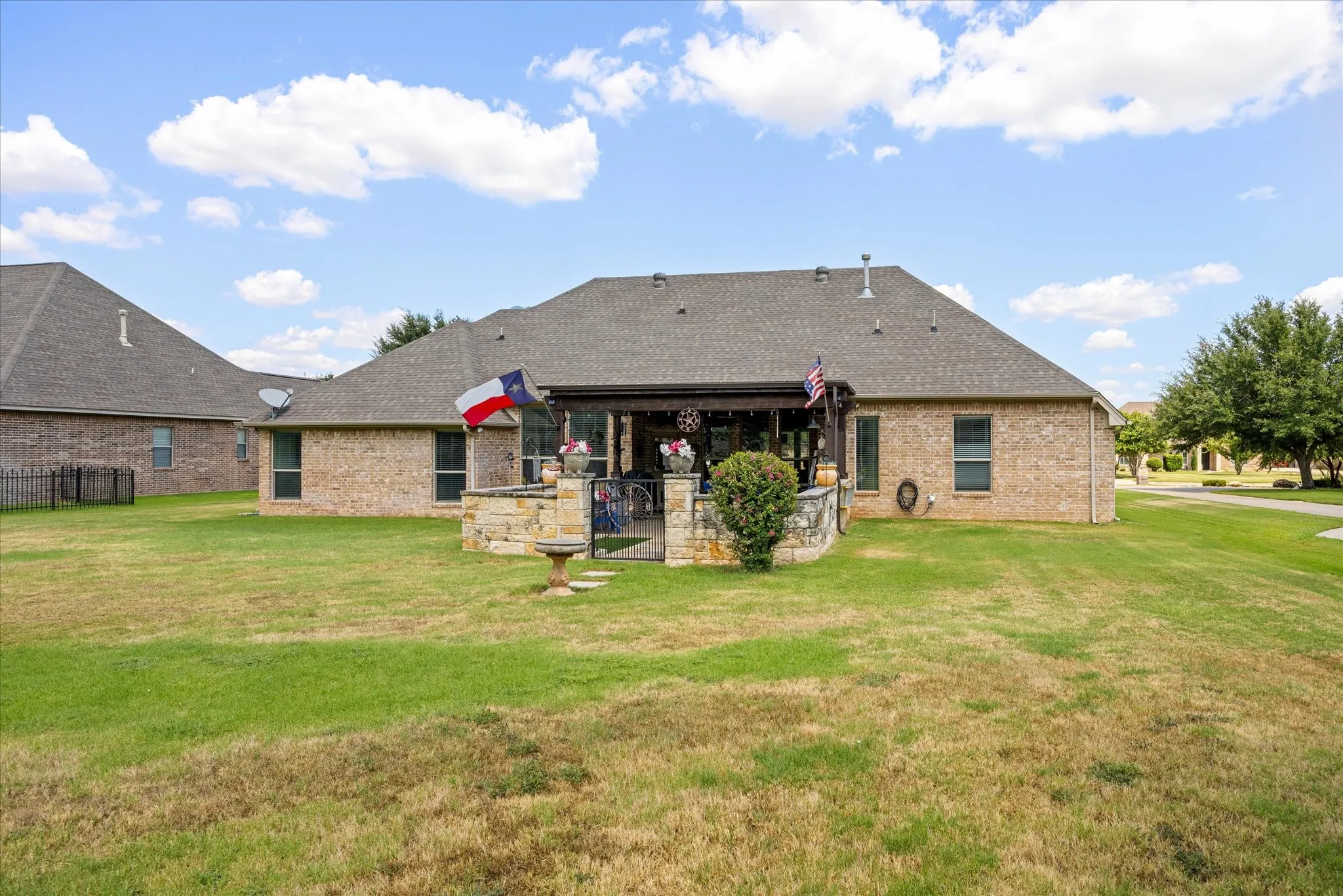 Single Family Residence For Sale in Hood County , 3209 Steamers Court, Granbury, Texas 76049, 3 Bedroom, 3 Bathroom, 3 Garage spaces, 2,569 Sqft, built in 2010, mls#21355213, Real Estate Agent in Granbury, Homes For Sale in Hood county, Homes For Sale in Granbury, Realtor in Granbury Texas, Real Estate Brokerage Independent Realty Texas, Luminita Cordes Realtor