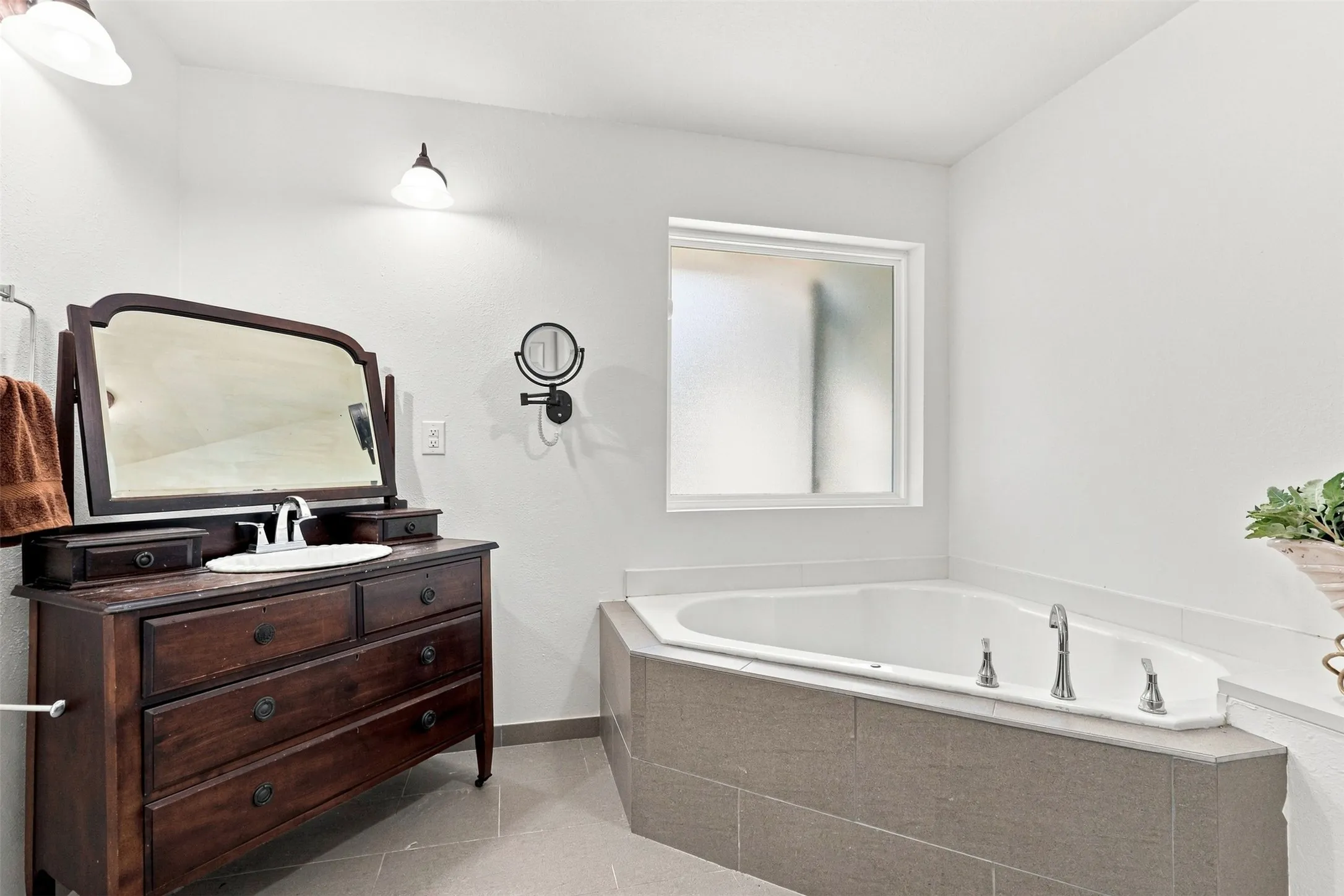 Single Family Residence For Sale in Collin County , 4111 Fm 2862, Anna, Texas 75409, 4 Bedroom, 4 Bathroom, 2 Garage spaces, 2,599 Sqft, built in 1997, mls#21334246, Real Estate Agent in Anna, Homes For Sale in Collin county, Homes For Sale in Anna, Realtor in Anna Texas, Real Estate Brokerage Independent Realty Texas, Luminita Cordes Realtor