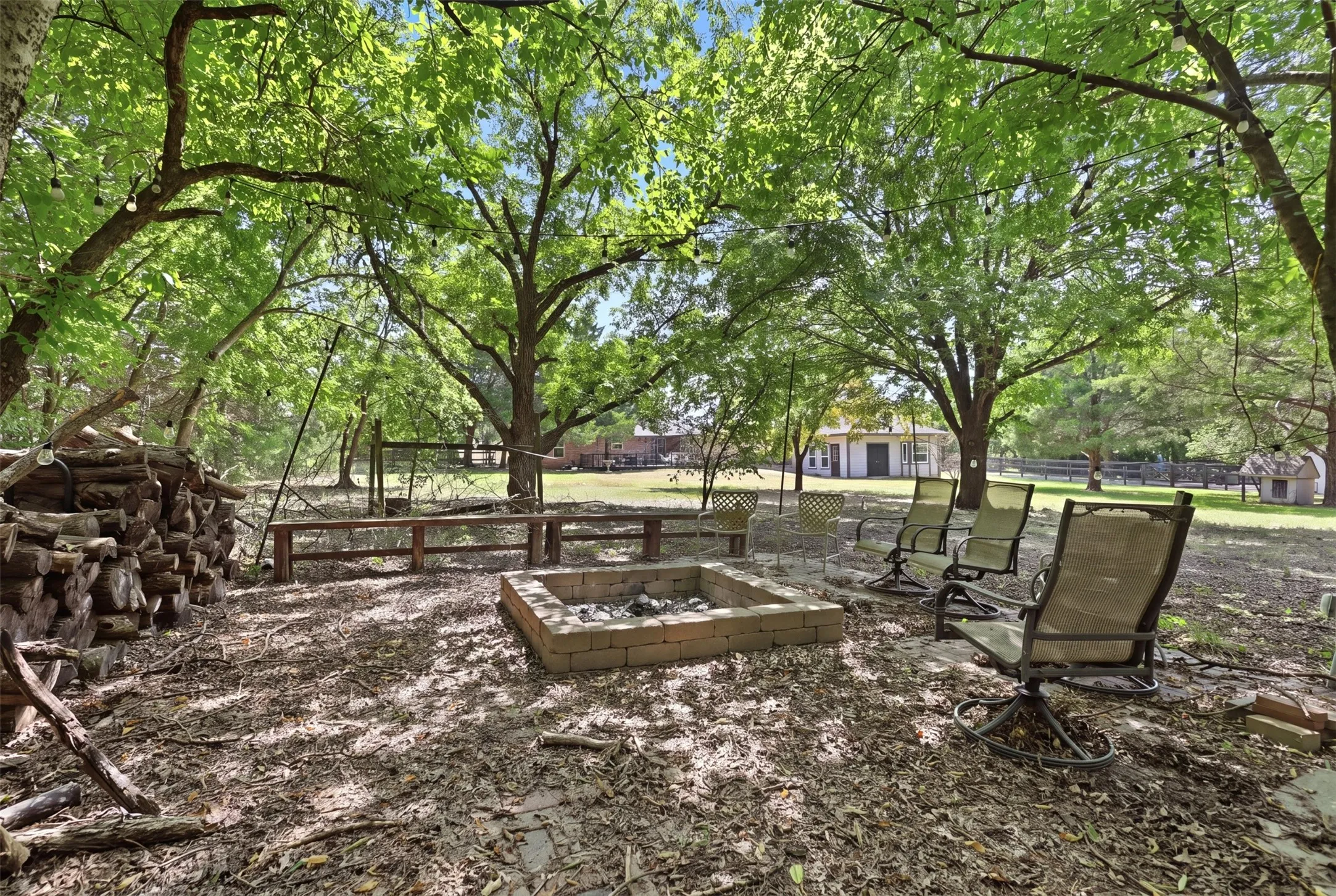 Single Family Residence For Sale in Collin County , 4111 Fm 2862, Anna, Texas 75409, 4 Bedroom, 4 Bathroom, 2 Garage spaces, 2,599 Sqft, built in 1997, mls#21334246, Real Estate Agent in Anna, Homes For Sale in Collin county, Homes For Sale in Anna, Realtor in Anna Texas, Real Estate Brokerage Independent Realty Texas, Luminita Cordes Realtor