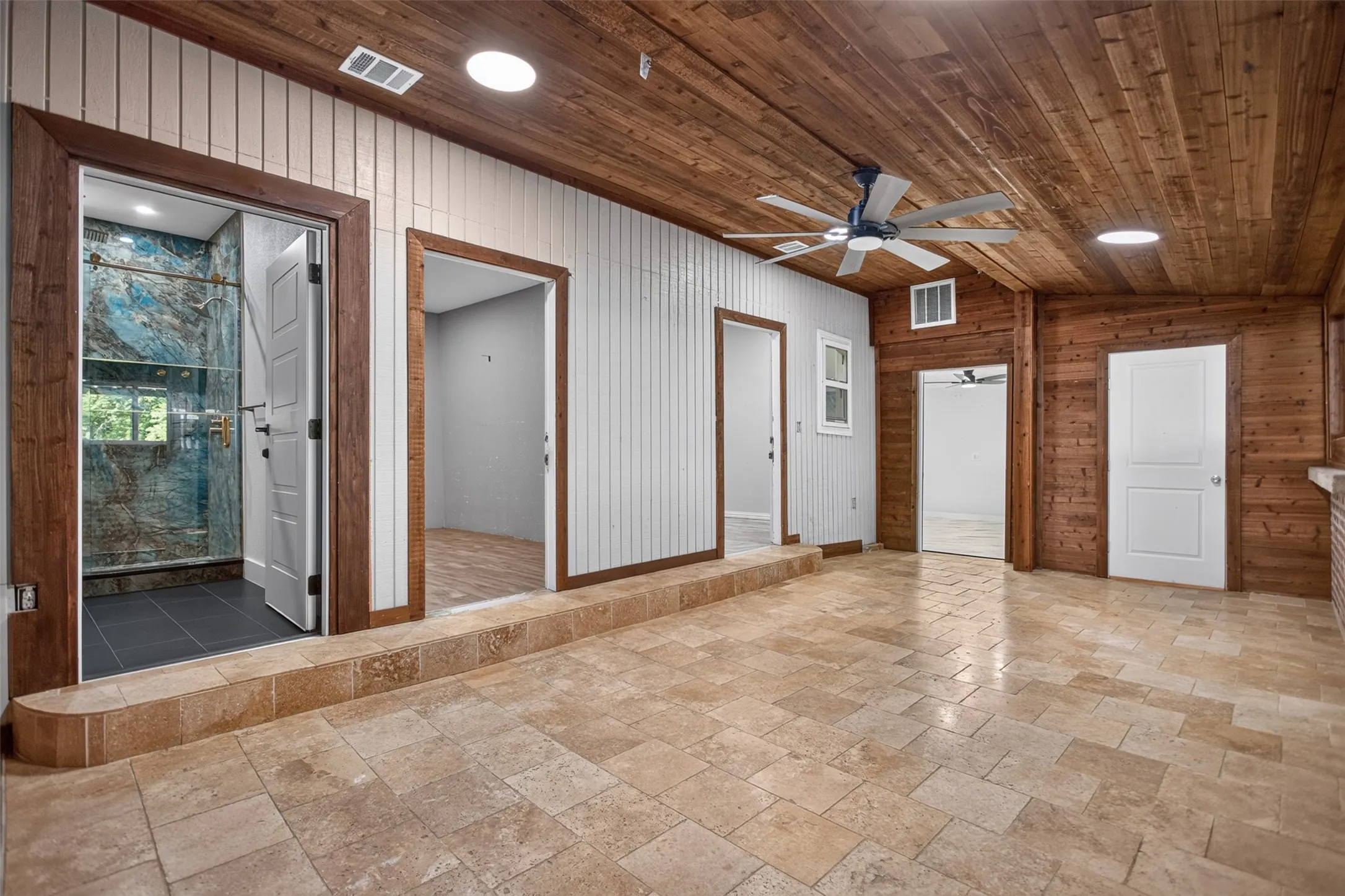 Single Family Residence For Sale in Dallas County , 335 Avenue I, Dallas, Texas 75203, 2 Bedrooms, 2 Bathrooms, Garage spaces, 2,193 Sqft, built in 1941, Price $375,000, mls#21351394, Real Estate Agent in Dallas, Homes For Sale in Dallas county, Homes For Sale in Dallas, Realtor in Dallas Texas, Real Estate Brokerage Independent Realty Texas, Luminita Cordes Realtor