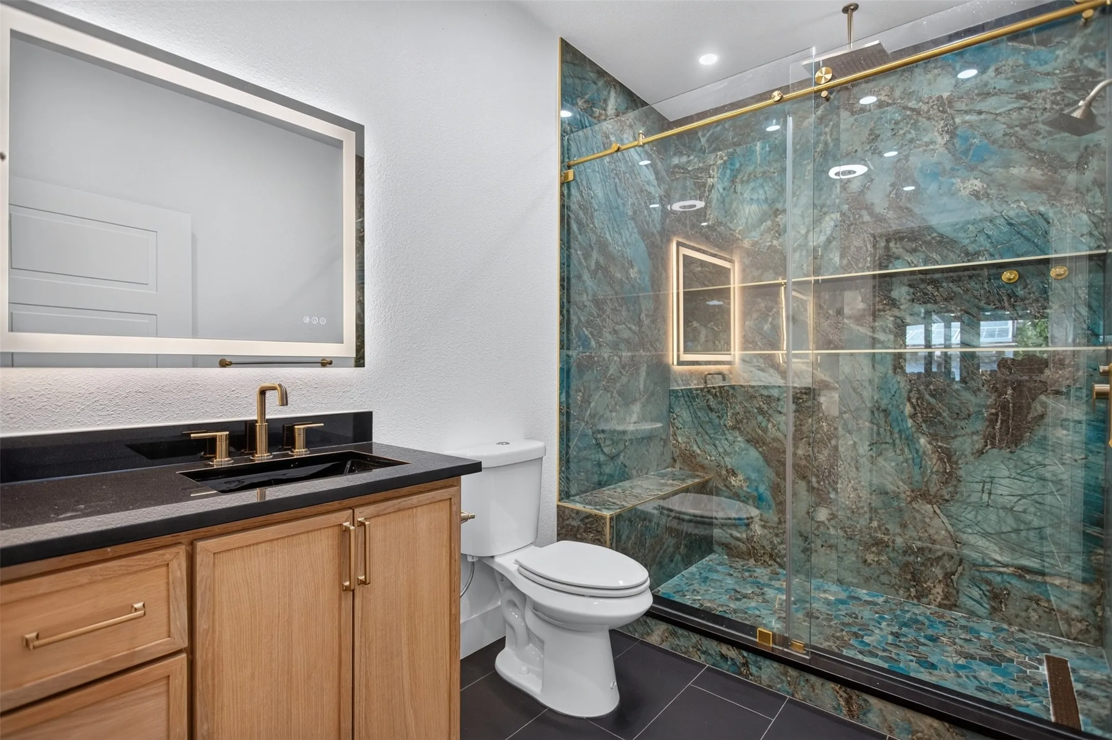 Single Family Residence For Sale in Dallas County , 335 Avenue I, Dallas, Texas 75203, 2 Bedrooms, 2 Bathrooms, Garage spaces, 2,193 Sqft, built in 1941, Price $375,000, mls#21351394, Real Estate Agent in Dallas, Homes For Sale in Dallas county, Homes For Sale in Dallas, Realtor in Dallas Texas, Real Estate Brokerage Independent Realty Texas, Luminita Cordes Realtor