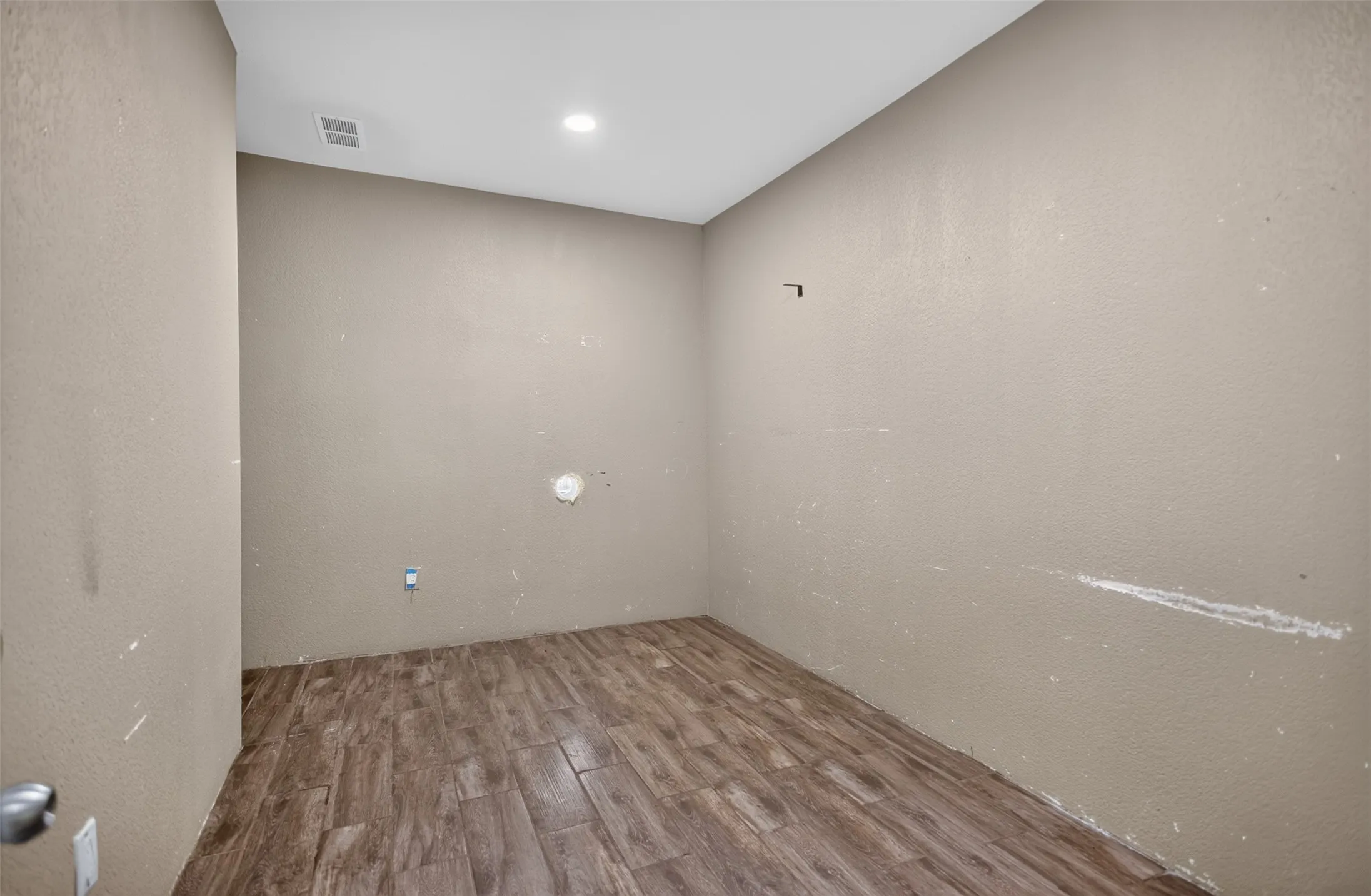 Room can be used as Study, exercise room, playroom, hobby room