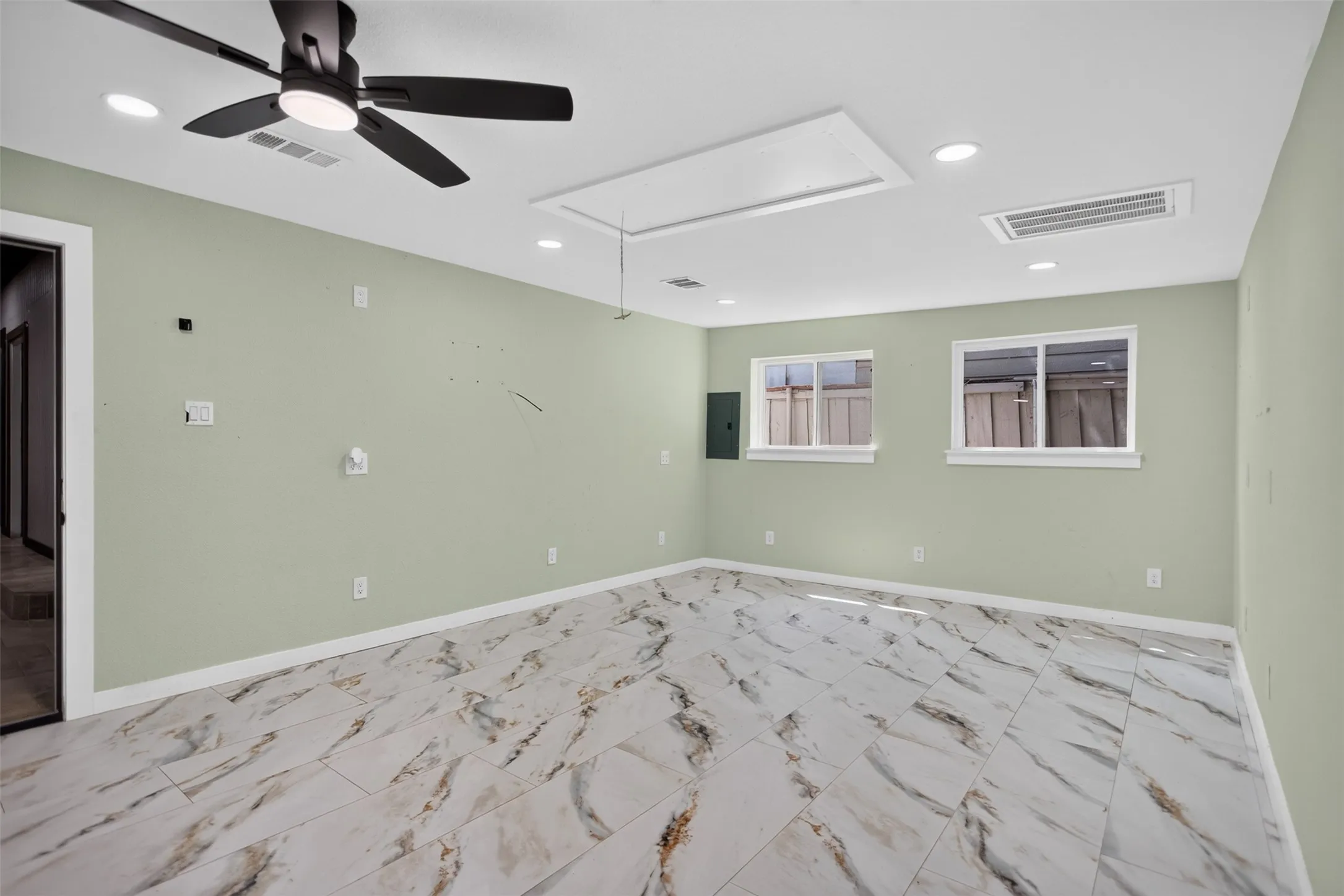 Single Family Residence For Sale in Dallas County , 335 Avenue I, Dallas, Texas 75203, 2 Bedrooms, 2 Bathrooms, Garage spaces, 2,193 Sqft, built in 1941, Price $375,000, mls#21351394, Real Estate Agent in Dallas, Homes For Sale in Dallas county, Homes For Sale in Dallas, Realtor in Dallas Texas, Real Estate Brokerage Independent Realty Texas, Luminita Cordes Realtor