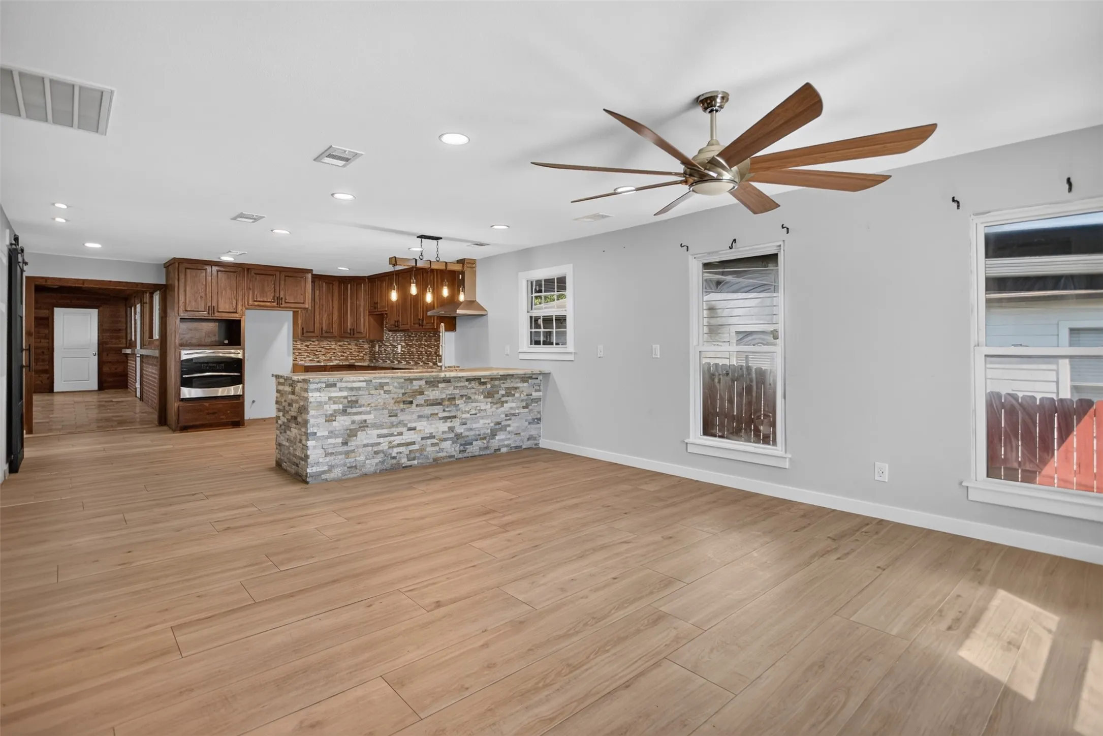Single Family Residence For Sale in Dallas County , 335 Avenue I, Dallas, Texas 75203, 2 Bedrooms, 2 Bathrooms, Garage spaces, 2,193 Sqft, built in 1941, Price $375,000, mls#21351394, Real Estate Agent in Dallas, Homes For Sale in Dallas county, Homes For Sale in Dallas, Realtor in Dallas Texas, Real Estate Brokerage Independent Realty Texas, Luminita Cordes Realtor