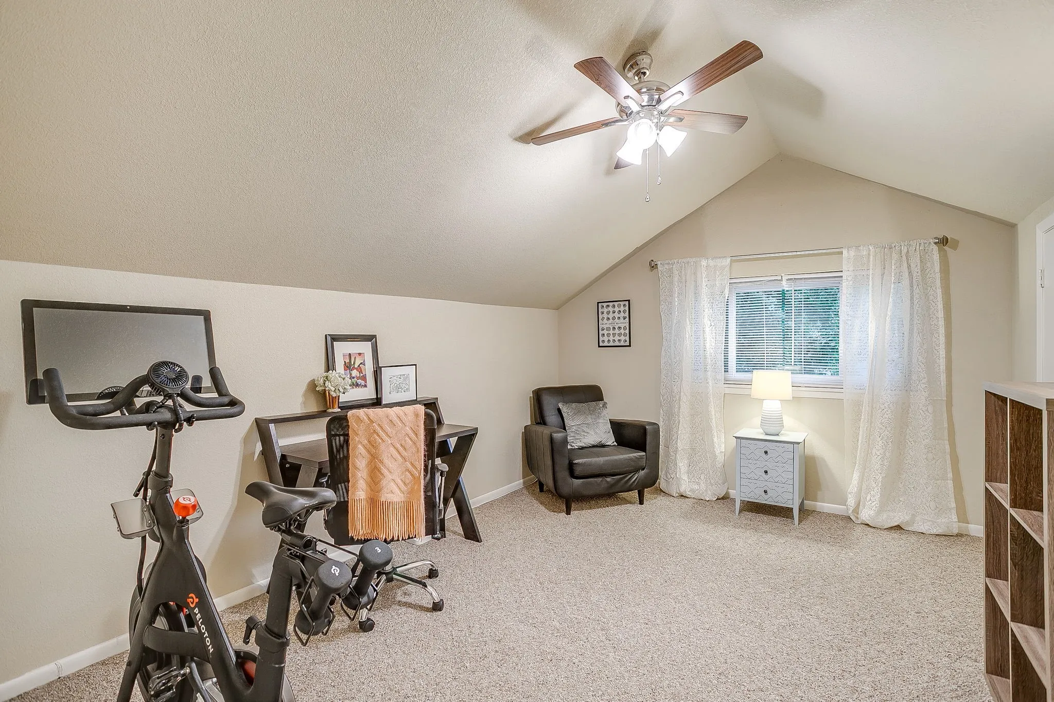 Single Family Residence For Rent in Tarrant County , 5248 Greene Avenue, Fort Worth, Texas 76133, 4 Bedroom, 2 Bathroom, 2 Garage spaces, 2,561 Sqft, built in 1961, mls#21355233, Real Estate Agent in Fort Worth, Homes For Rent in Tarrant county, Homes For Rent in Fort Worth, Realtor in Fort Worth Texas, Real Estate Brokerage Independent Realty Texas, Luminita Cordes Realtor