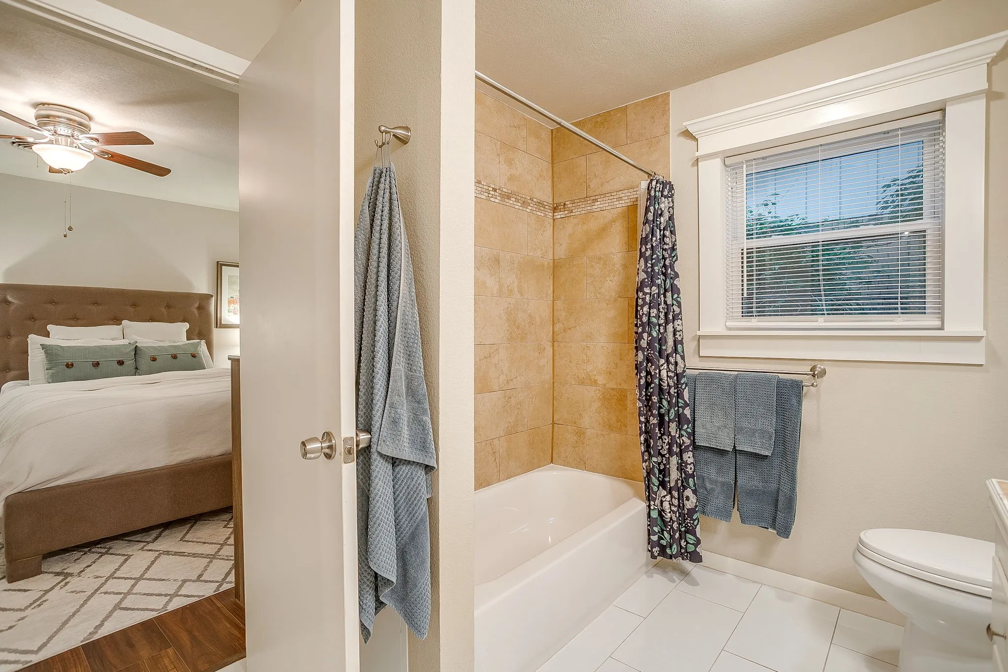 Single Family Residence For Rent in Tarrant County , 5248 Greene Avenue, Fort Worth, Texas 76133, 4 Bedroom, 2 Bathroom, 2 Garage spaces, 2,561 Sqft, built in 1961, mls#21355233, Real Estate Agent in Fort Worth, Homes For Rent in Tarrant county, Homes For Rent in Fort Worth, Realtor in Fort Worth Texas, Real Estate Brokerage Independent Realty Texas, Luminita Cordes Realtor