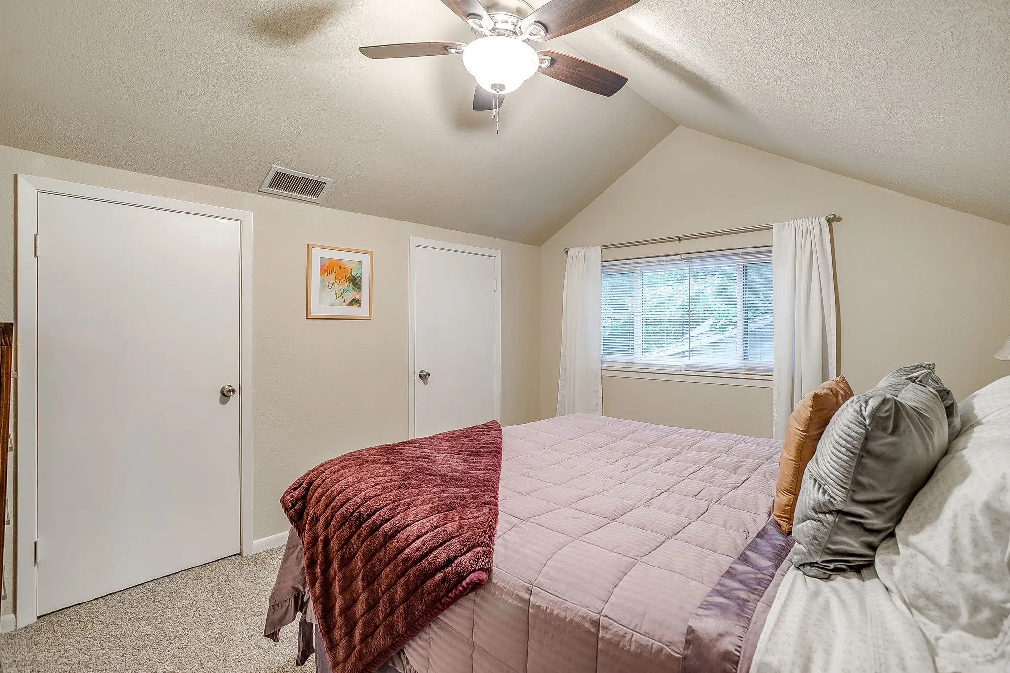 Single Family Residence For Rent in Tarrant County , 5248 Greene Avenue, Fort Worth, Texas 76133, 4 Bedroom, 2 Bathroom, 2 Garage spaces, 2,561 Sqft, built in 1961, mls#21355233, Real Estate Agent in Fort Worth, Homes For Rent in Tarrant county, Homes For Rent in Fort Worth, Realtor in Fort Worth Texas, Real Estate Brokerage Independent Realty Texas, Luminita Cordes Realtor
