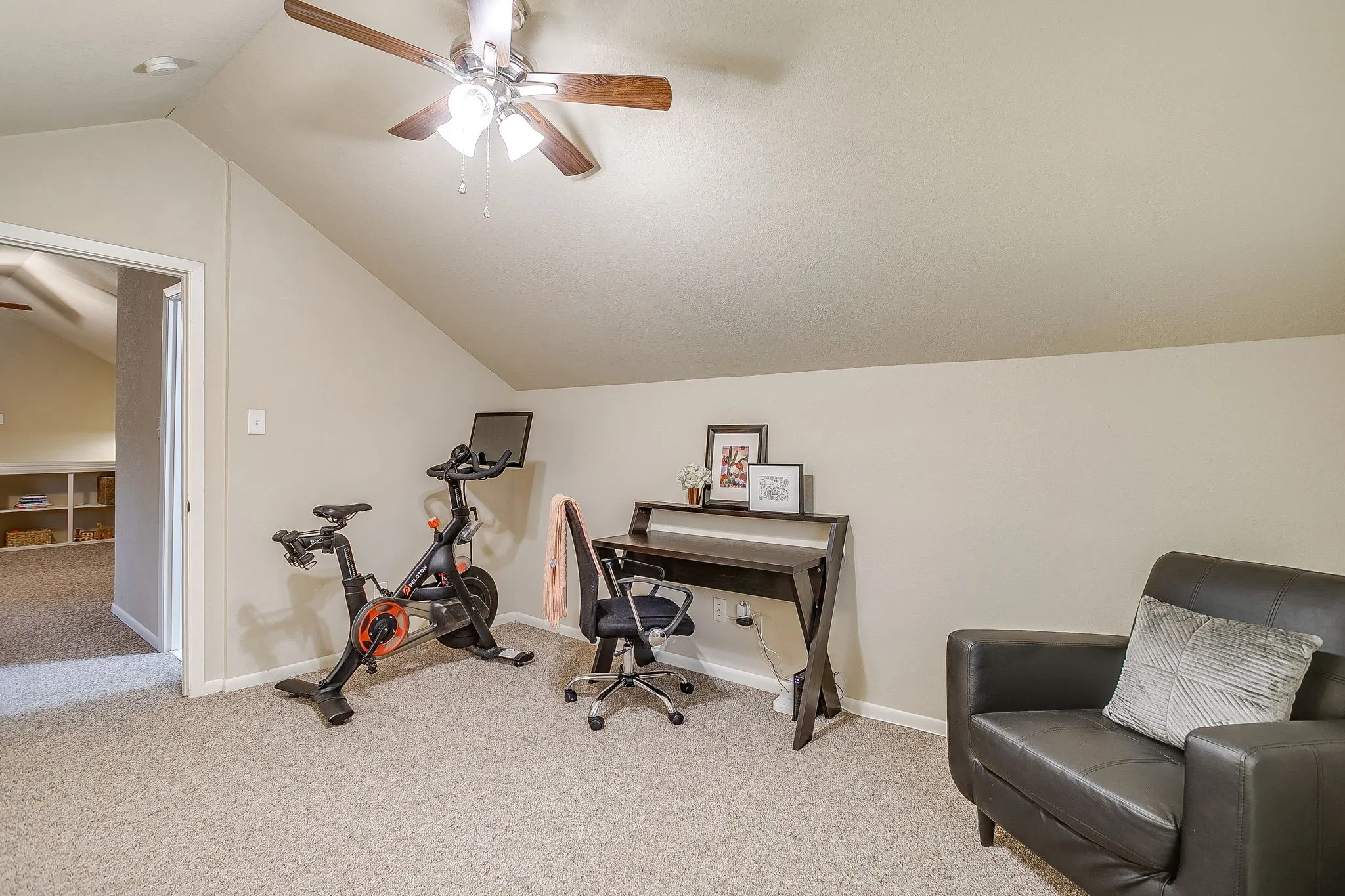 Single Family Residence For Rent in Tarrant County , 5248 Greene Avenue, Fort Worth, Texas 76133, 4 Bedroom, 2 Bathroom, 2 Garage spaces, 2,561 Sqft, built in 1961, mls#21355233, Real Estate Agent in Fort Worth, Homes For Rent in Tarrant county, Homes For Rent in Fort Worth, Realtor in Fort Worth Texas, Real Estate Brokerage Independent Realty Texas, Luminita Cordes Realtor