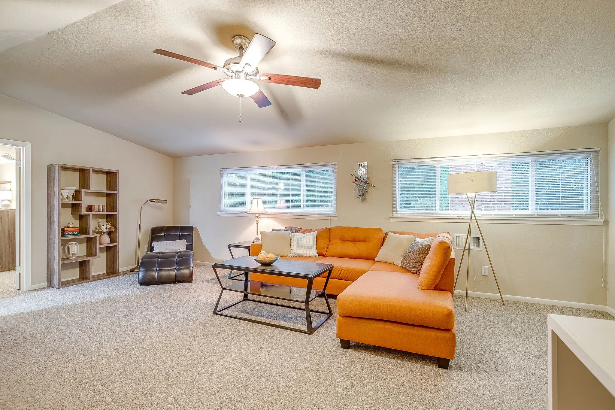 Single Family Residence For Rent in Tarrant County , 5248 Greene Avenue, Fort Worth, Texas 76133, 4 Bedroom, 2 Bathroom, 2 Garage spaces, 2,561 Sqft, built in 1961, mls#21355233, Real Estate Agent in Fort Worth, Homes For Rent in Tarrant county, Homes For Rent in Fort Worth, Realtor in Fort Worth Texas, Real Estate Brokerage Independent Realty Texas, Luminita Cordes Realtor