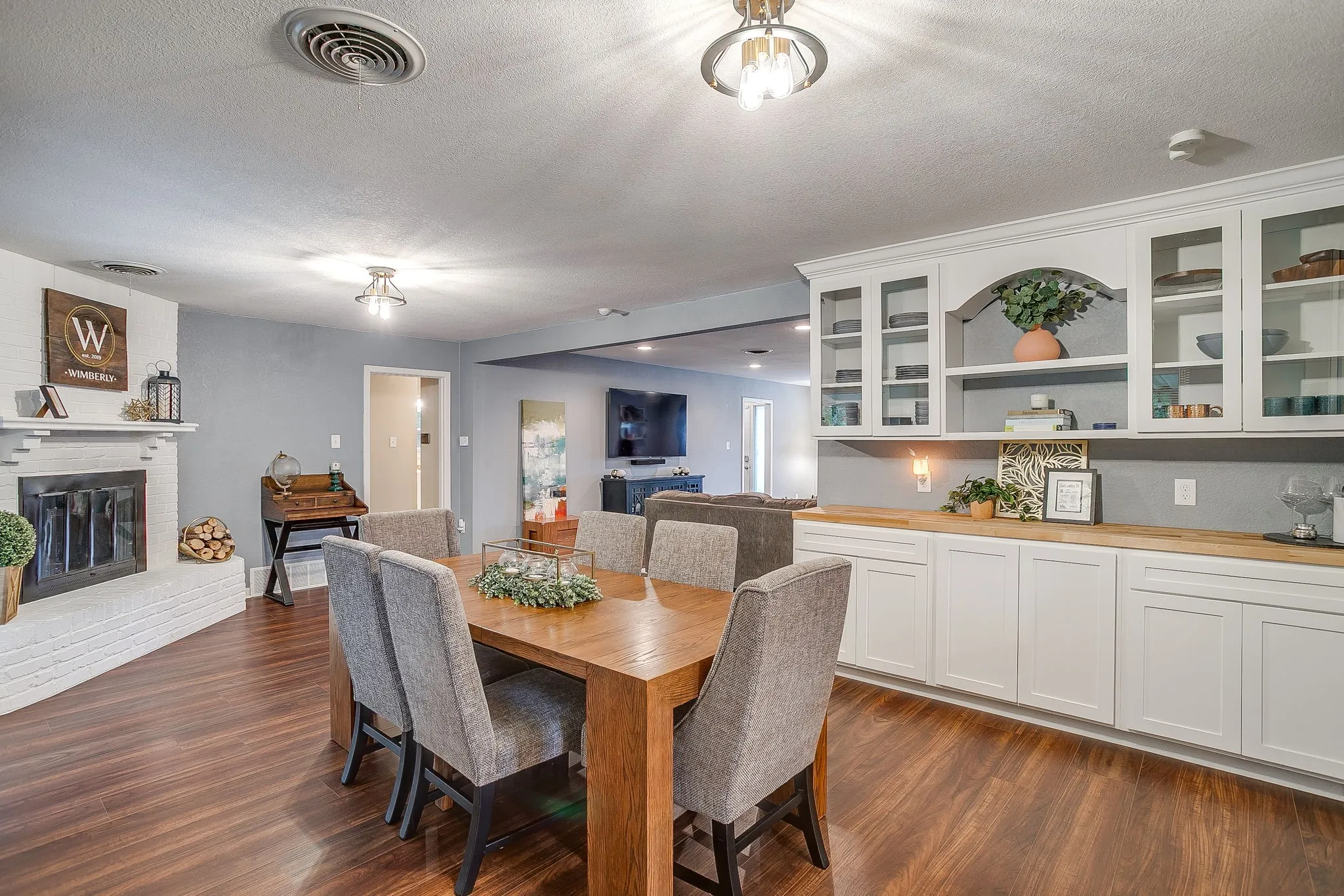 Single Family Residence For Rent in Tarrant County , 5248 Greene Avenue, Fort Worth, Texas 76133, 4 Bedroom, 2 Bathroom, 2 Garage spaces, 2,561 Sqft, built in 1961, mls#21355233, Real Estate Agent in Fort Worth, Homes For Rent in Tarrant county, Homes For Rent in Fort Worth, Realtor in Fort Worth Texas, Real Estate Brokerage Independent Realty Texas, Luminita Cordes Realtor