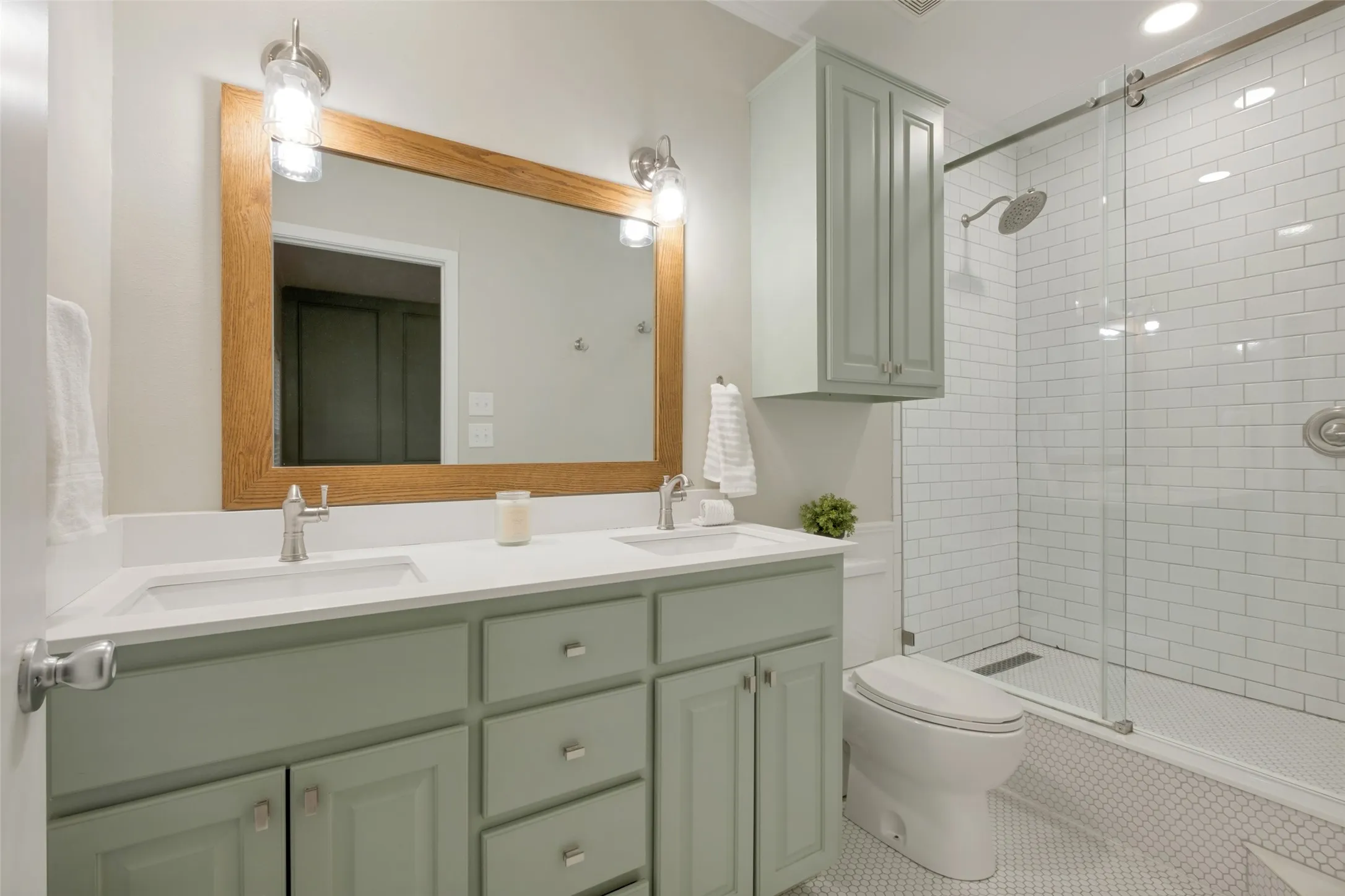Ensuite primary with dual Sinks with elegant two- toned subway and hexagon tiles.  Excellent cabinet space.