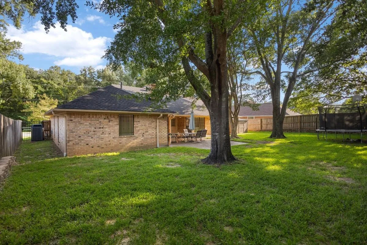 Single Family Residence For Sale in Smith County , 3108 Varsity Drive, Tyler, Texas 75701, 3 Bedroom, 2 Bathroom, 2 Garage spaces, 2,041 Sqft, built in 1992, mls#21349028, Real Estate Agent in Tyler, Homes For Sale in Smith county, Homes For Sale in Tyler, Realtor in Tyler Texas, Real Estate Brokerage Independent Realty Texas, Luminita Cordes Realtor