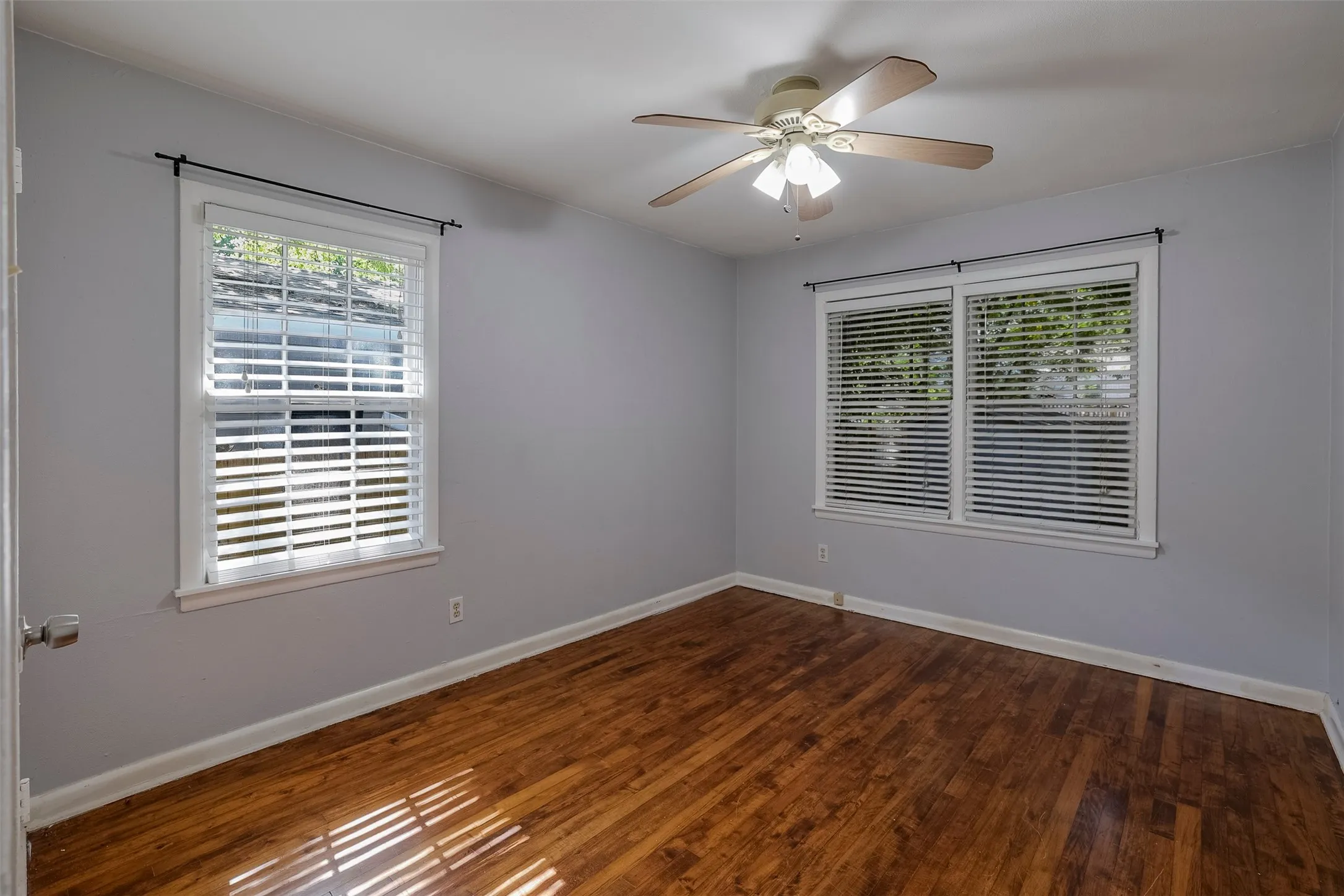 Duplex For Rent in Tarrant County , 3931 Dexter Avenue, Fort Worth, Texas 76107, 2 Bedroom, 1 Bathroom, Garage spaces, 880 Sqft, built in 1951, mls#21354111, Real Estate Agent in Fort Worth, Homes For Rent in Tarrant county, Homes For Rent in Fort Worth, Realtor in Fort Worth Texas, Real Estate Brokerage Independent Realty Texas, Luminita Cordes Realtor