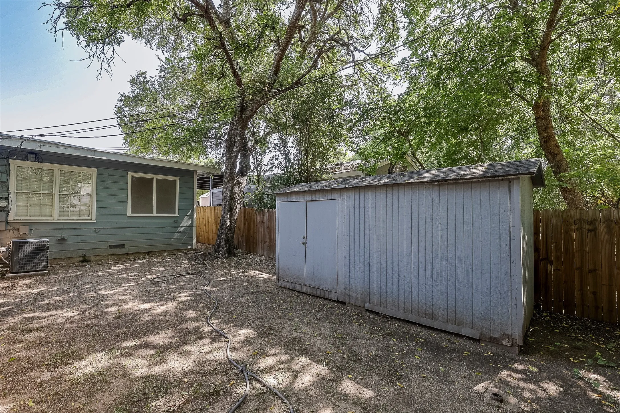 Duplex For Rent in Tarrant County , 3931 Dexter Avenue, Fort Worth, Texas 76107, 2 Bedroom, 1 Bathroom, Garage spaces, 880 Sqft, built in 1951, mls#21354111, Real Estate Agent in Fort Worth, Homes For Rent in Tarrant county, Homes For Rent in Fort Worth, Realtor in Fort Worth Texas, Real Estate Brokerage Independent Realty Texas, Luminita Cordes Realtor
