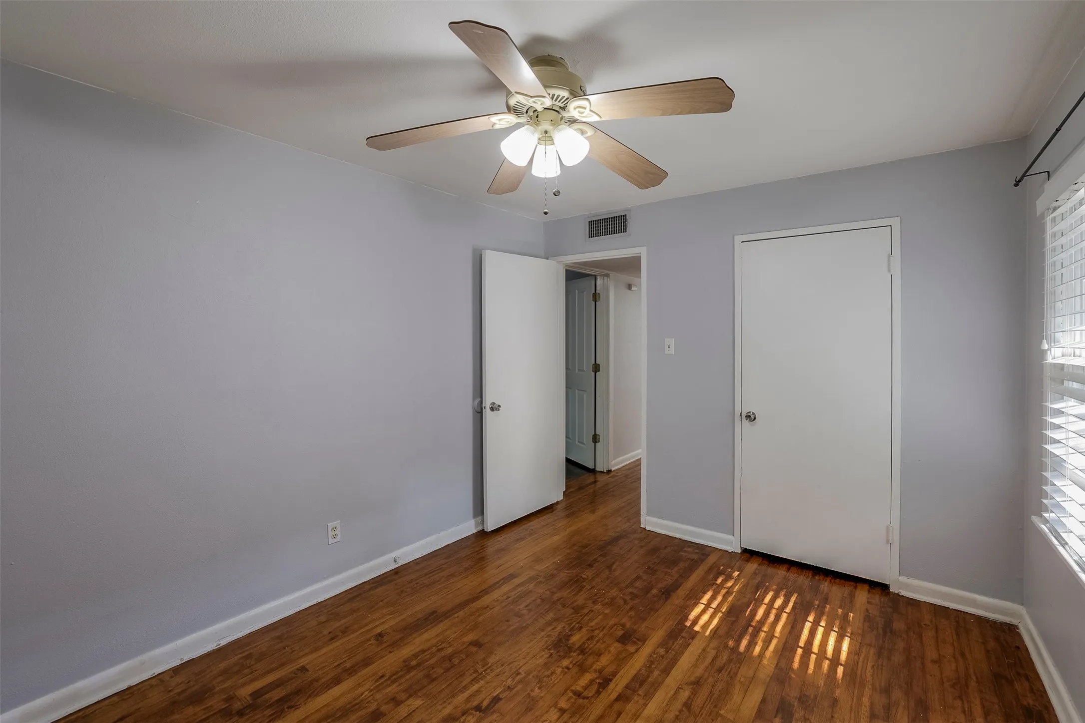 Duplex For Rent in Tarrant County , 3931 Dexter Avenue, Fort Worth, Texas 76107, 2 Bedroom, 1 Bathroom, Garage spaces, 880 Sqft, built in 1951, mls#21354111, Real Estate Agent in Fort Worth, Homes For Rent in Tarrant county, Homes For Rent in Fort Worth, Realtor in Fort Worth Texas, Real Estate Brokerage Independent Realty Texas, Luminita Cordes Realtor