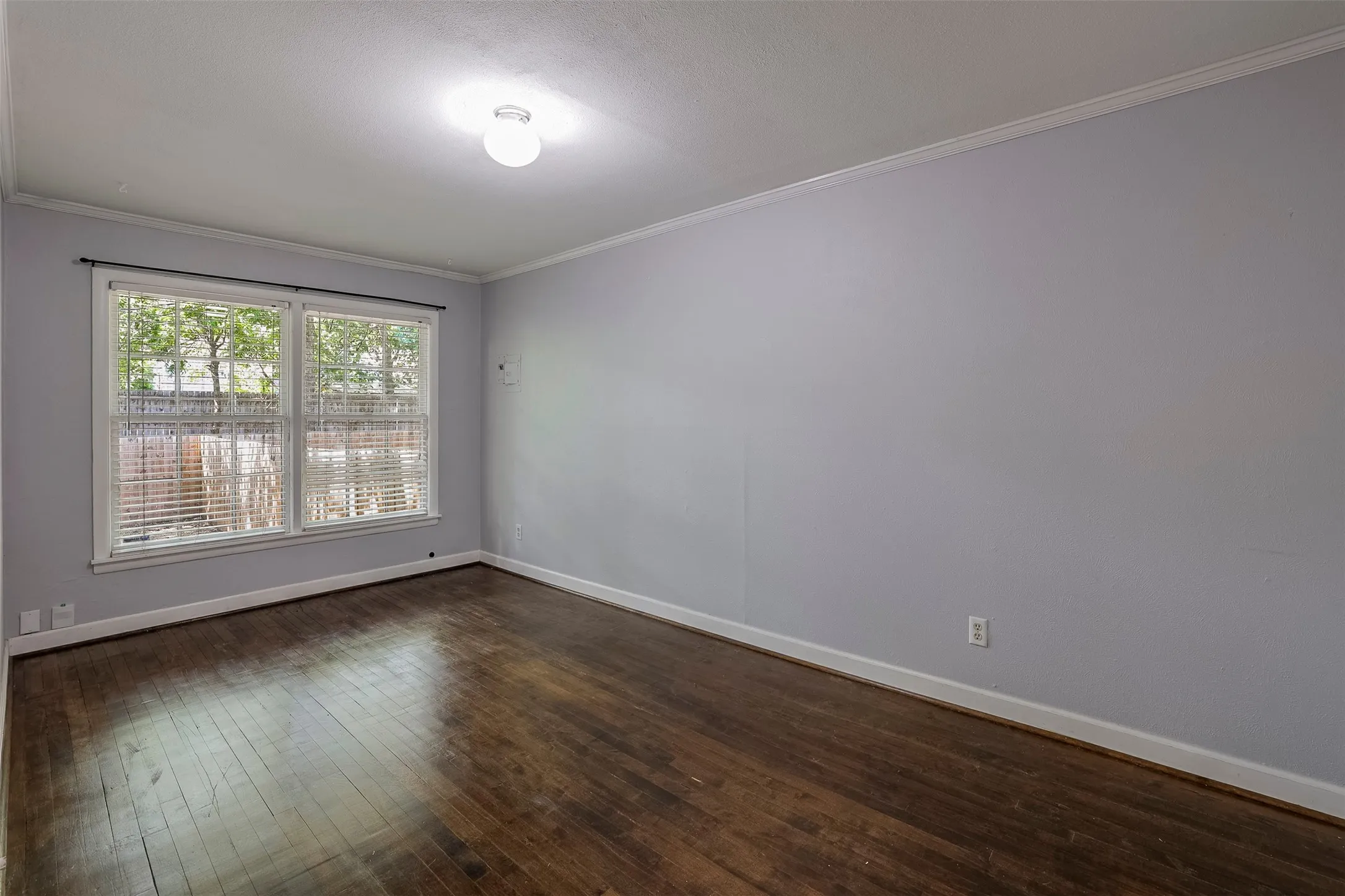 Duplex For Rent in Tarrant County , 3931 Dexter Avenue, Fort Worth, Texas 76107, 2 Bedroom, 1 Bathroom, Garage spaces, 880 Sqft, built in 1951, mls#21354111, Real Estate Agent in Fort Worth, Homes For Rent in Tarrant county, Homes For Rent in Fort Worth, Realtor in Fort Worth Texas, Real Estate Brokerage Independent Realty Texas, Luminita Cordes Realtor