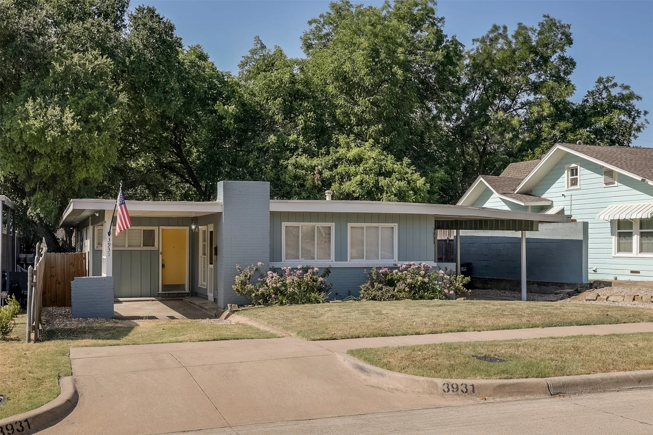 Duplex For Rent in Tarrant County , 3931 Dexter Avenue, Fort Worth, Texas 76107, 2 Bedroom, 1 Bathroom, Garage spaces, 880 Sqft, built in 1951, mls#21354111, Real Estate Agent in Fort Worth, Homes For Rent in Tarrant county, Homes For Rent in Fort Worth, Realtor in Fort Worth Texas, Real Estate Brokerage Independent Realty Texas, Luminita Cordes Realtor