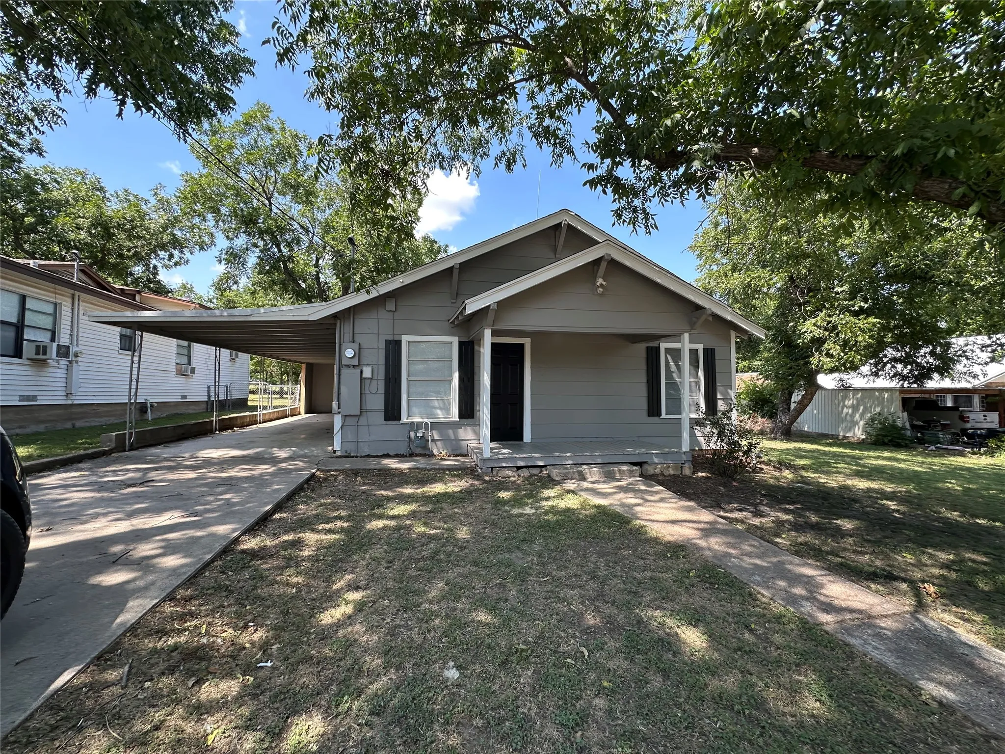 Single Family Residence For Sale in Comanche County , 603 W Walcott Avenue, Comanche, Texas 76442, 3 Bedroom, 2 Bathroom, Garage spaces, 1,488 Sqft, built in 1940, Price $169,900, mls#21355249, Real Estate Agent in Comanche, Homes For Sale in Comanche county, Homes For Sale in Comanche, Realtor in Comanche Texas, Real Estate Brokerage Independent Realty Texas, Luminita Cordes Realtor