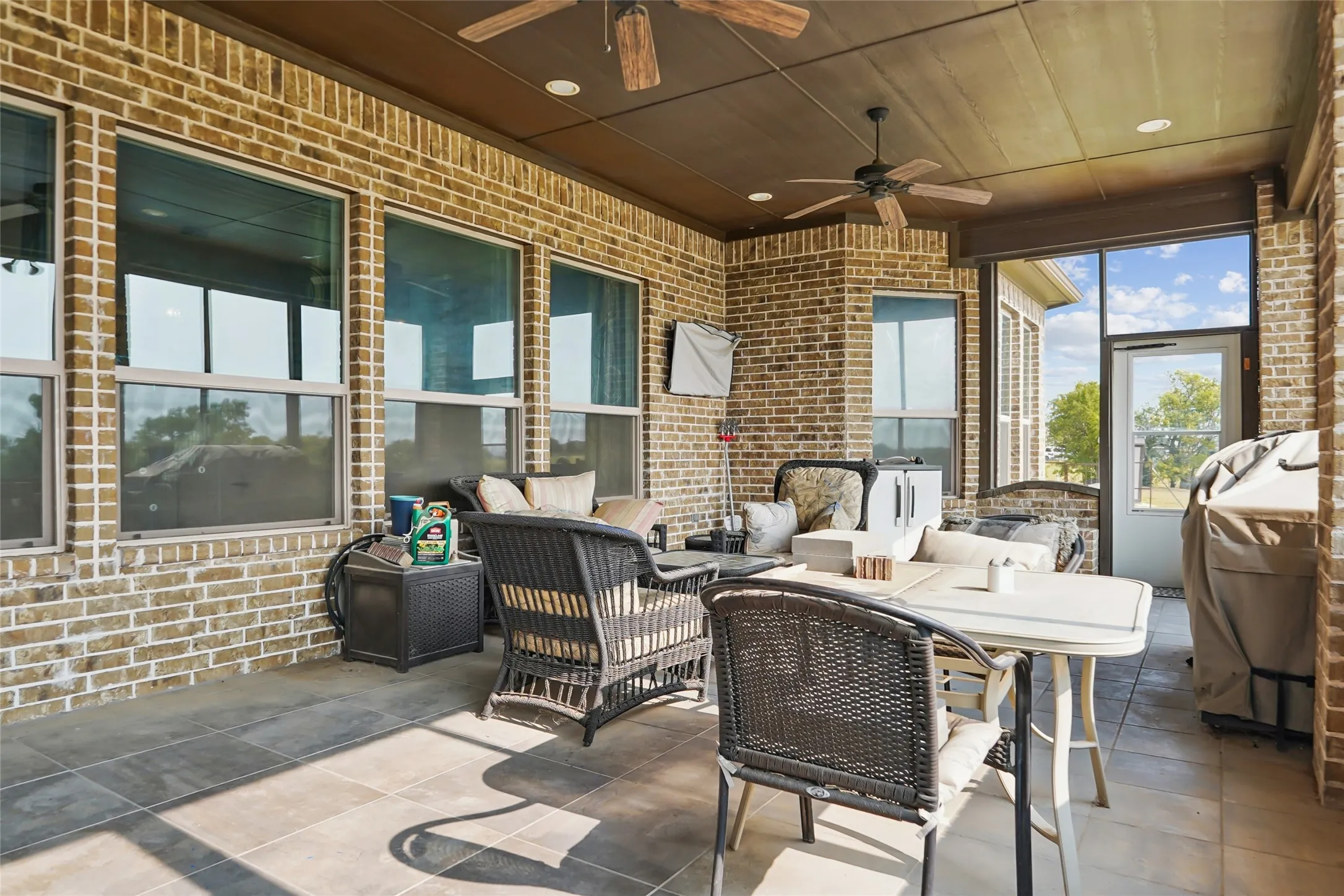 Single Family Residence For Sale in Denton County , 10240 Freeman Road, Sanger, Texas 76266, 4 Bedroom, 4 Bathroom, 2 Garage spaces, 3,089 Sqft, built in 2016, mls#21351105, Real Estate Agent in Sanger, Homes For Sale in Denton county, Homes For Sale in Sanger, Realtor in Sanger Texas, Real Estate Brokerage Independent Realty Texas, Luminita Cordes Realtor