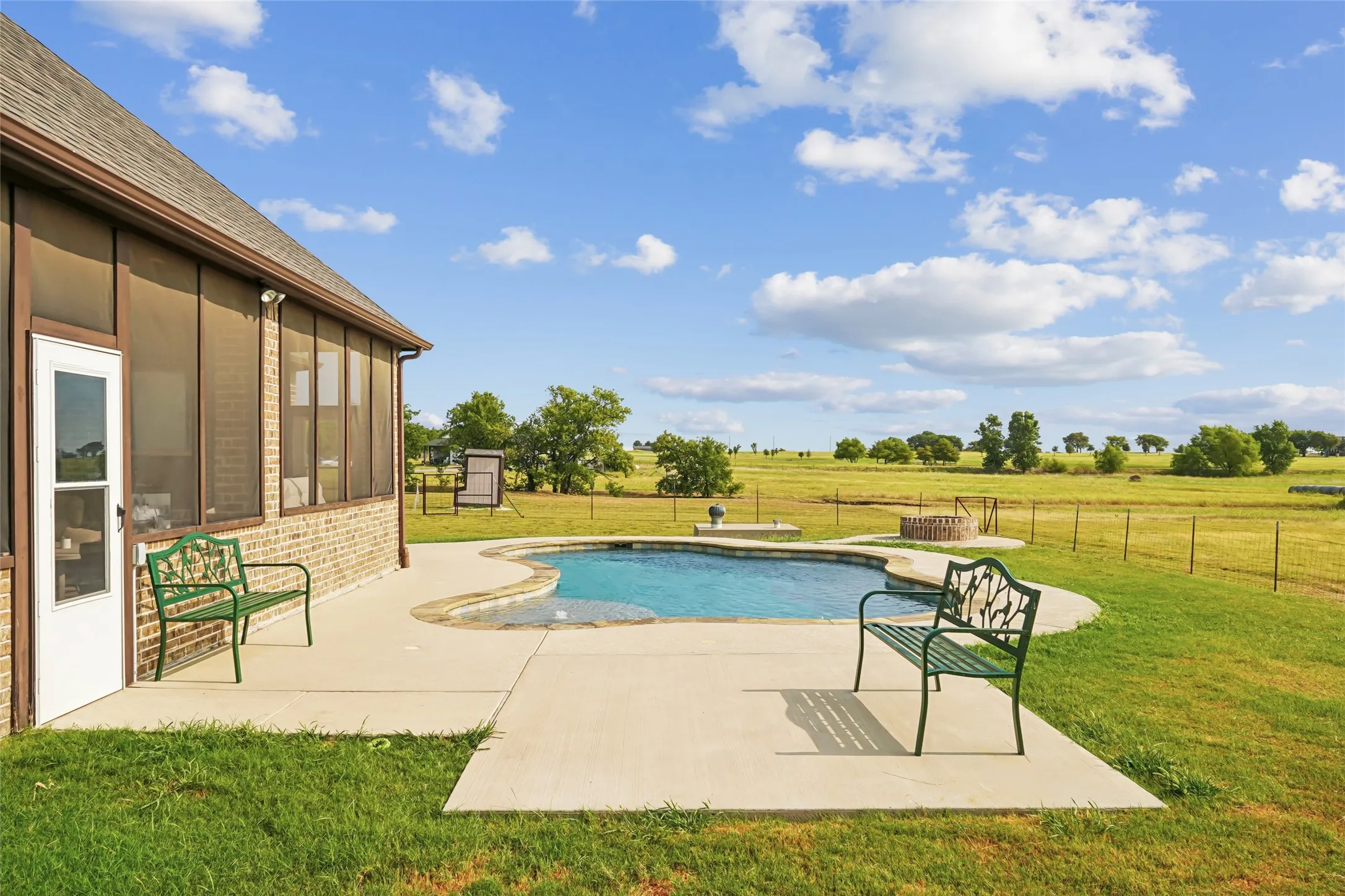 Single Family Residence For Sale in Denton County , 10240 Freeman Road, Sanger, Texas 76266, 4 Bedroom, 4 Bathroom, 2 Garage spaces, 3,089 Sqft, built in 2016, mls#21351105, Real Estate Agent in Sanger, Homes For Sale in Denton county, Homes For Sale in Sanger, Realtor in Sanger Texas, Real Estate Brokerage Independent Realty Texas, Luminita Cordes Realtor