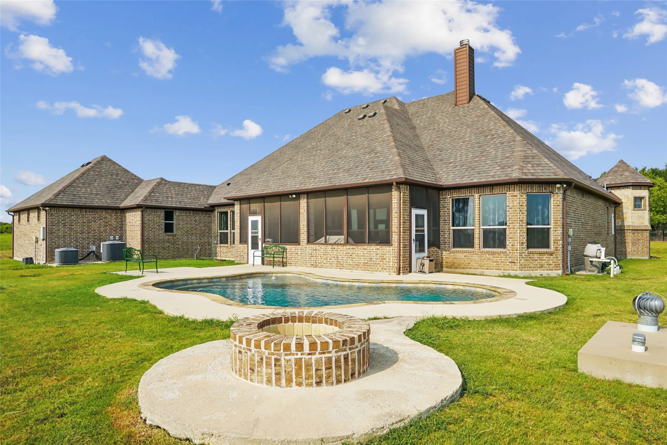 Single Family Residence For Sale in Denton County , 10240 Freeman Road, Sanger, Texas 76266, 4 Bedroom, 4 Bathroom, 2 Garage spaces, 3,089 Sqft, built in 2016, mls#21351105, Real Estate Agent in Sanger, Homes For Sale in Denton county, Homes For Sale in Sanger, Realtor in Sanger Texas, Real Estate Brokerage Independent Realty Texas, Luminita Cordes Realtor
