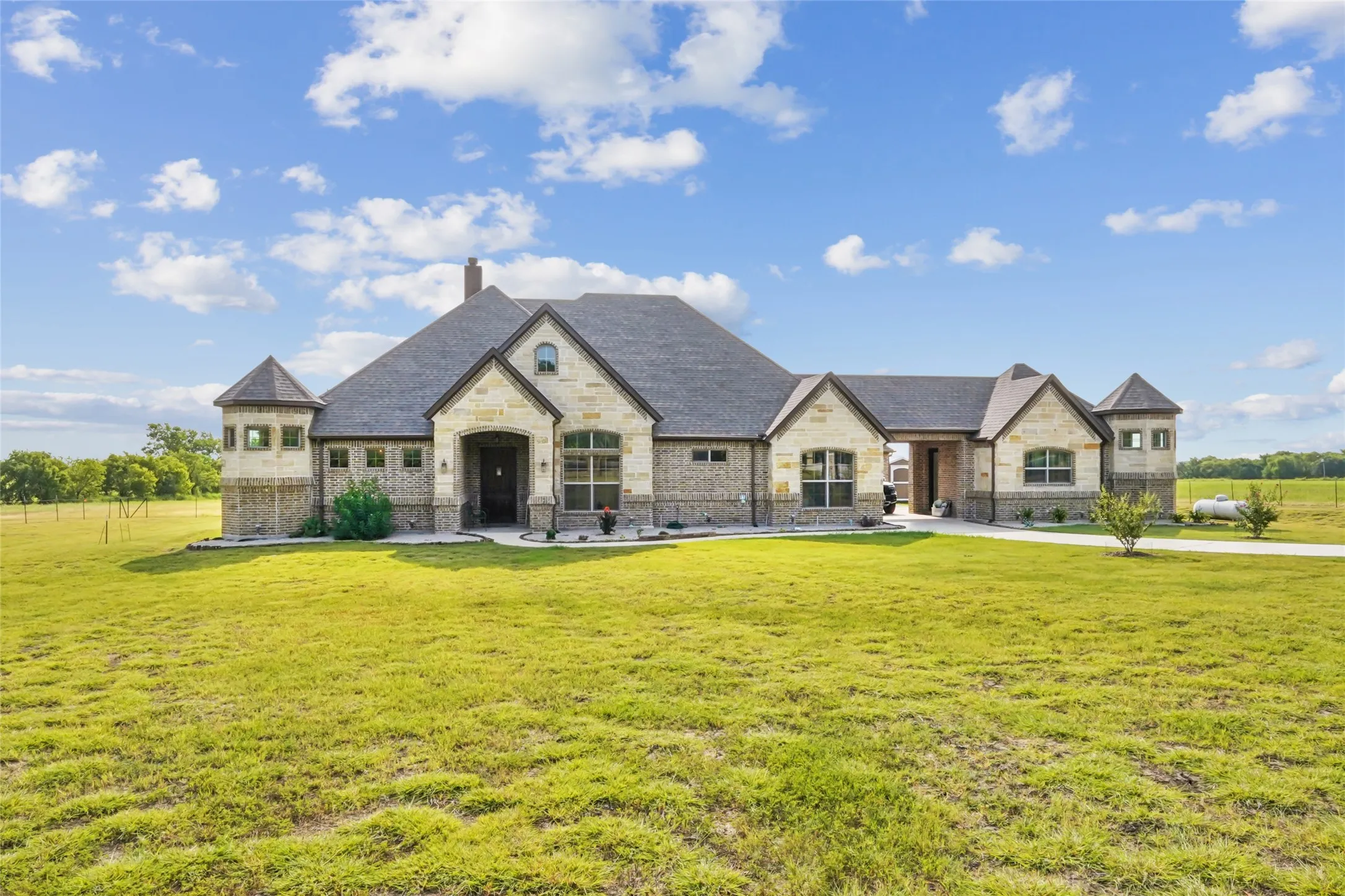Single Family Residence For Sale in Denton County , 10240 Freeman Road, Sanger, Texas 76266, 4 Bedroom, 4 Bathroom, 2 Garage spaces, 3,089 Sqft, built in 2016, mls#21351105, Real Estate Agent in Sanger, Homes For Sale in Denton county, Homes For Sale in Sanger, Realtor in Sanger Texas, Real Estate Brokerage Independent Realty Texas, Luminita Cordes Realtor