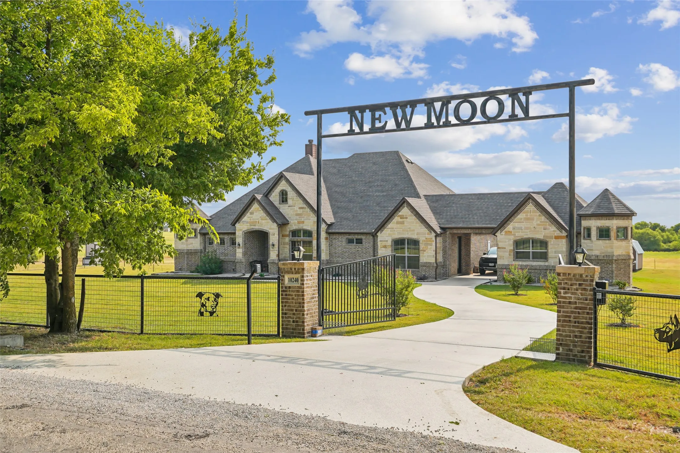 Single Family Residence For Sale in Denton County , 10240 Freeman Road, Sanger, Texas 76266, 4 Bedroom, 4 Bathroom, 2 Garage spaces, 3,089 Sqft, built in 2016, mls#21351105, Real Estate Agent in Sanger, Homes For Sale in Denton county, Homes For Sale in Sanger, Realtor in Sanger Texas, Real Estate Brokerage Independent Realty Texas, Luminita Cordes Realtor