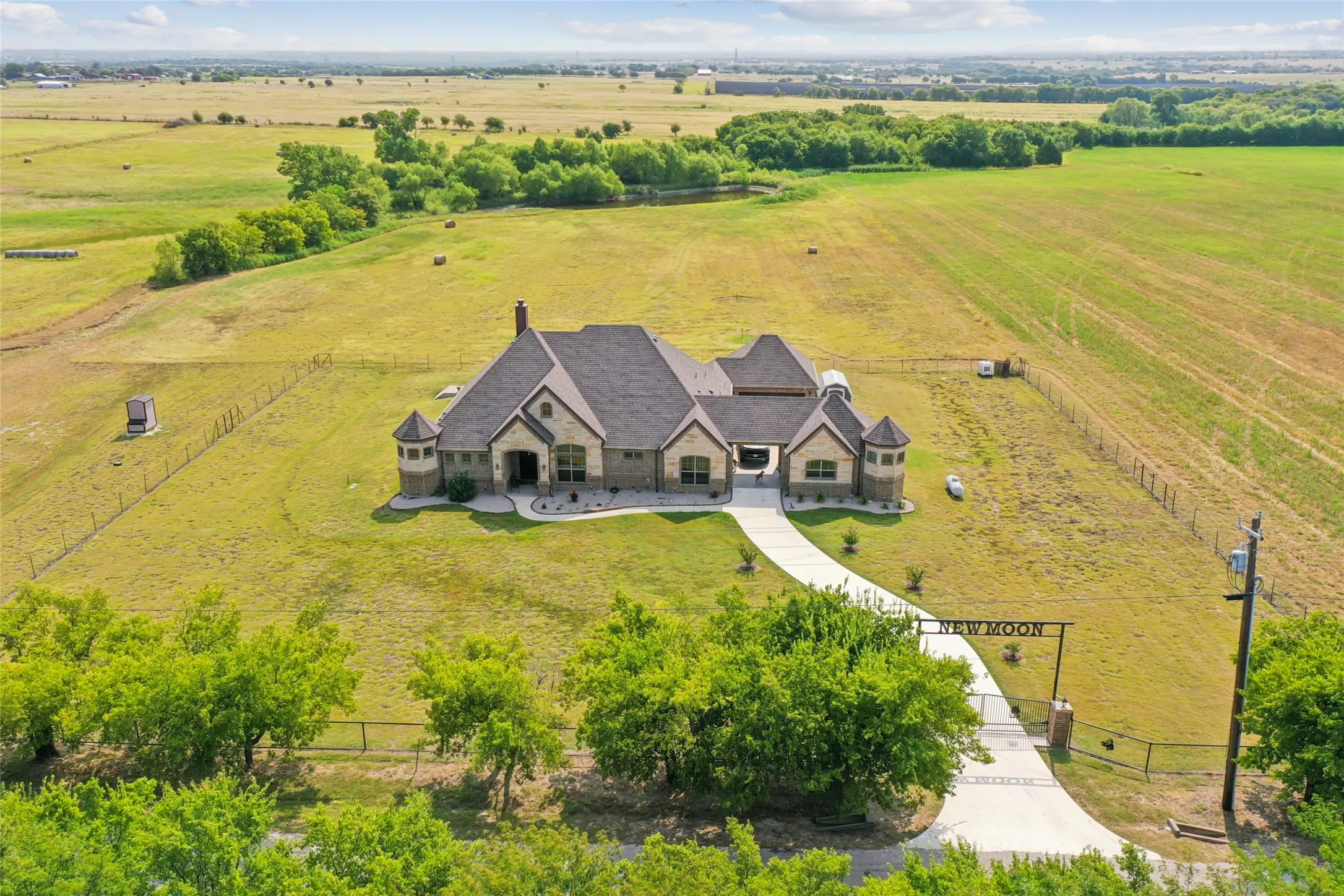 Single Family Residence For Sale in Denton County , 10240 Freeman Road, Sanger, Texas 76266, 4 Bedroom, 4 Bathroom, 2 Garage spaces, 3,089 Sqft, built in 2016, mls#21351105, Real Estate Agent in Sanger, Homes For Sale in Denton county, Homes For Sale in Sanger, Realtor in Sanger Texas, Real Estate Brokerage Independent Realty Texas, Luminita Cordes Realtor