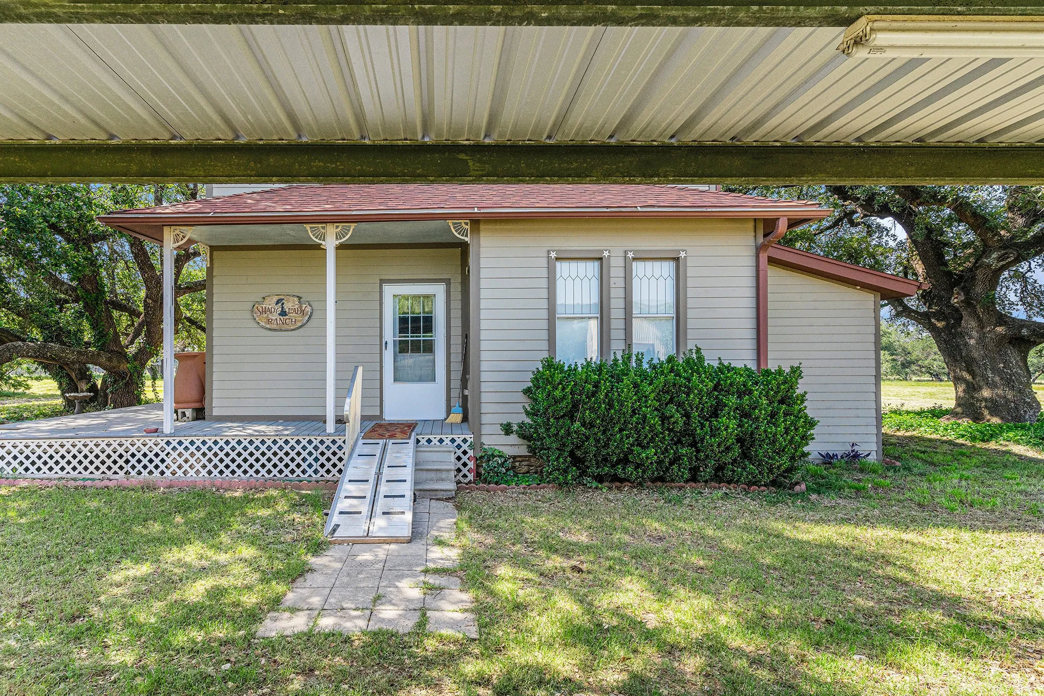 Single Family Residence For Sale in Erath County , 10454 E State Highway 6, Dublin, Texas 76446, 3 Bedroom, 3 Bathroom, Garage spaces, 2,961 Sqft, built in 1984, mls#21337144, Real Estate Agent in Dublin, Homes For Sale in Erath county, Homes For Sale in Dublin, Realtor in Dublin Texas, Real Estate Brokerage Independent Realty Texas, Luminita Cordes Realtor