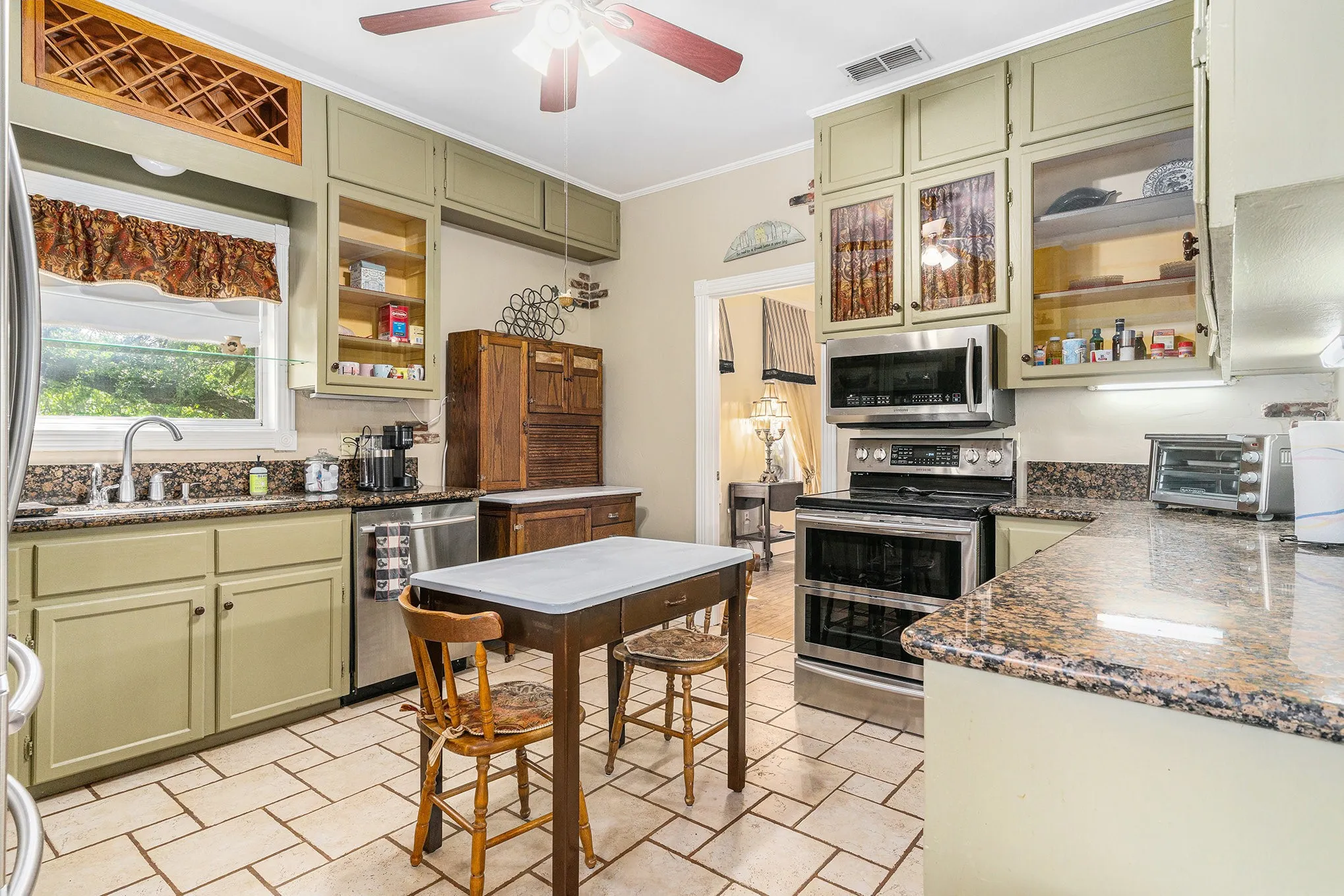 Single Family Residence For Sale in Erath County , 10454 E State Highway 6, Dublin, Texas 76446, 3 Bedroom, 3 Bathroom, Garage spaces, 2,961 Sqft, built in 1984, mls#21337144, Real Estate Agent in Dublin, Homes For Sale in Erath county, Homes For Sale in Dublin, Realtor in Dublin Texas, Real Estate Brokerage Independent Realty Texas, Luminita Cordes Realtor