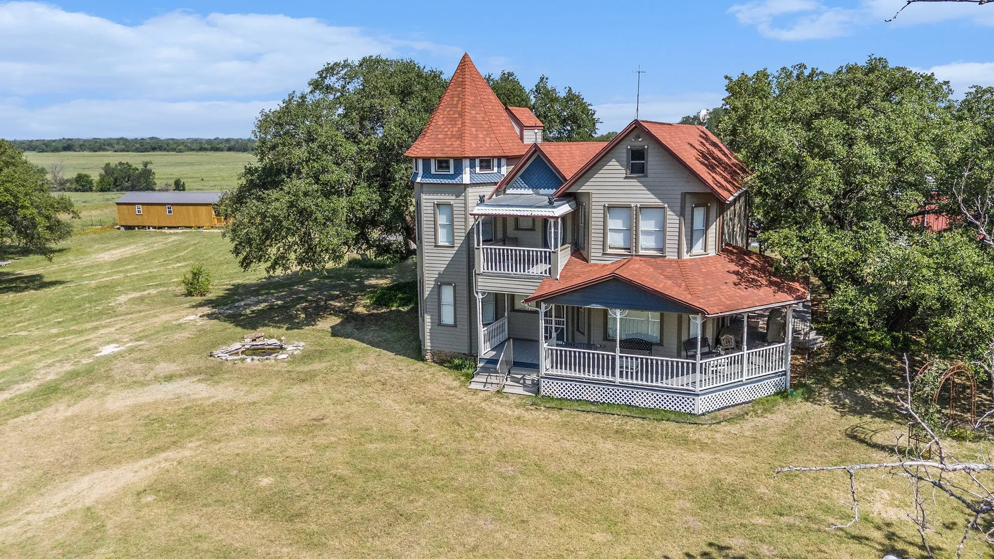 Single Family Residence For Sale in Erath County , 10454 E State Highway 6, Dublin, Texas 76446, 3 Bedroom, 3 Bathroom, Garage spaces, 2,961 Sqft, built in 1984, mls#21337144, Real Estate Agent in Dublin, Homes For Sale in Erath county, Homes For Sale in Dublin, Realtor in Dublin Texas, Real Estate Brokerage Independent Realty Texas, Luminita Cordes Realtor