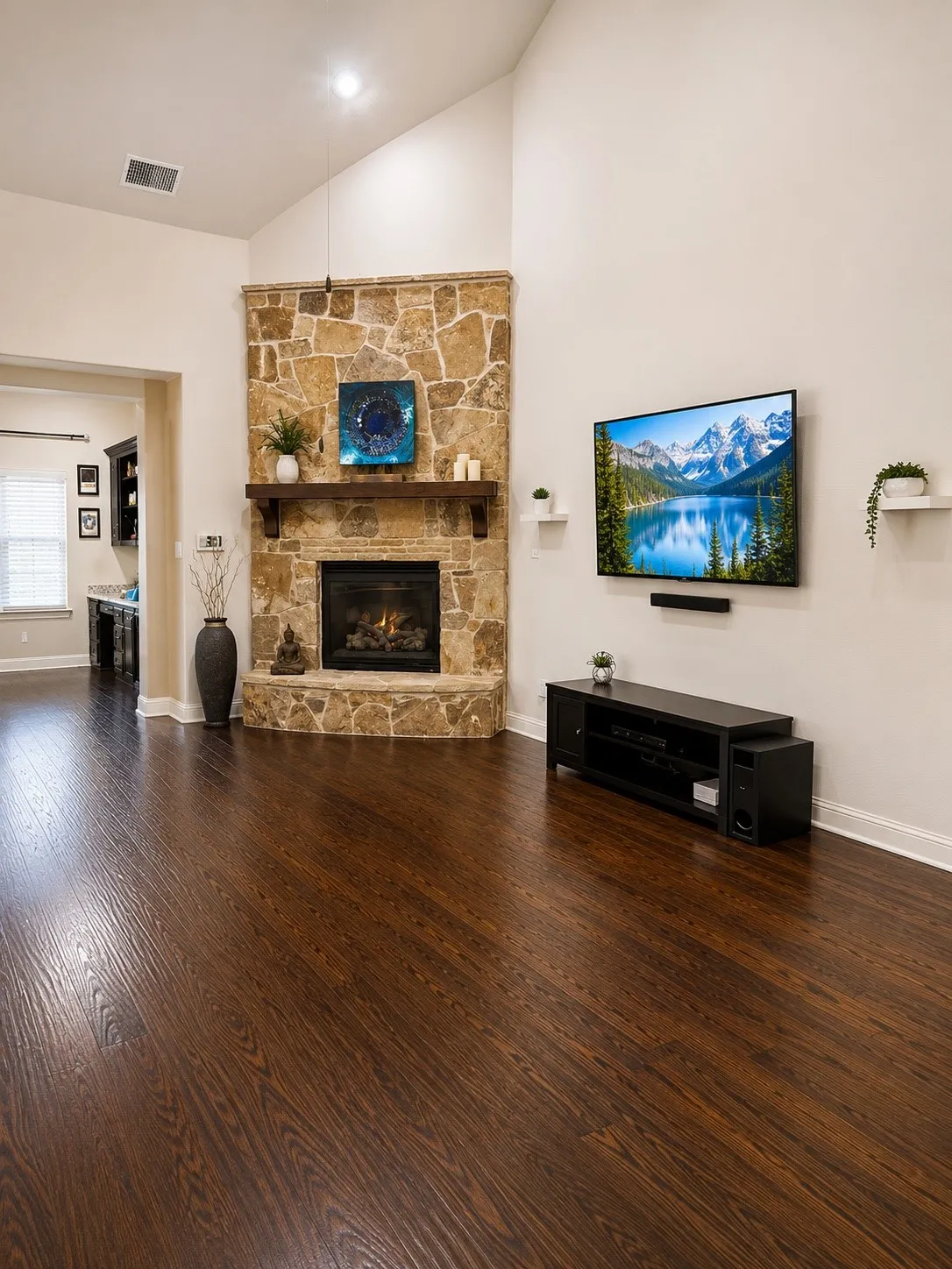 Single Family Residence For Rent in Dallas County , 416 Vine Street, Irving, Texas 75039, 4 Bedroom, 3 Bathroom, 2 Garage spaces, 3,415 Sqft, built in 2013, mls#21355262, Real Estate Agent in Irving, Homes For Rent in Dallas county, Homes For Rent in Irving, Realtor in Irving Texas, Real Estate Brokerage Independent Realty Texas, Luminita Cordes Realtor