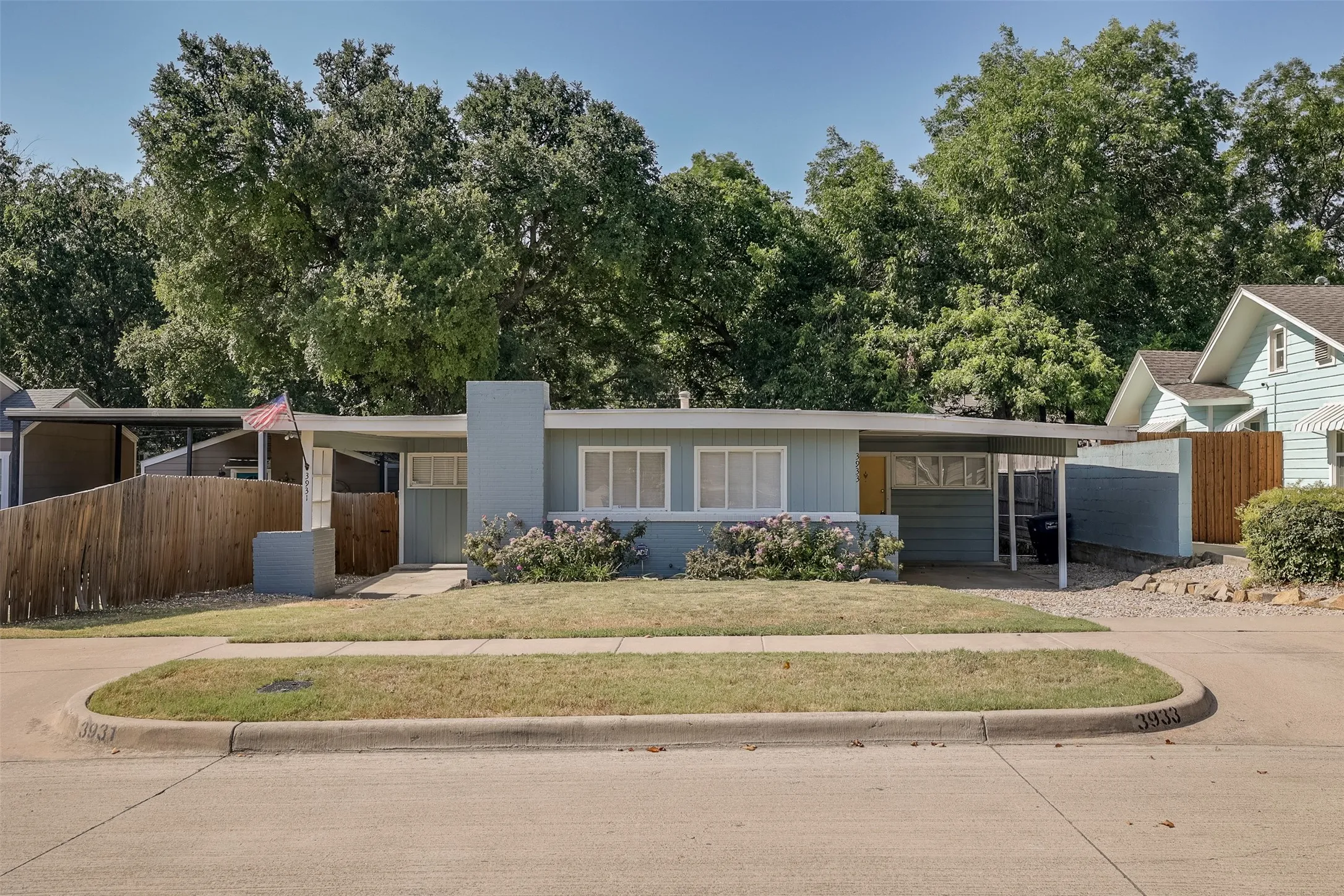 Duplex For Rent in Tarrant County , 3933 Dexter Avenue, Fort Worth, Texas 76107, 2 Bedroom, 1 Bathroom, Garage spaces, 880 Sqft, built in 1951, mls#21355264, Real Estate Agent in Fort Worth, Homes For Rent in Tarrant county, Homes For Rent in Fort Worth, Realtor in Fort Worth Texas, Real Estate Brokerage Independent Realty Texas, Luminita Cordes Realtor