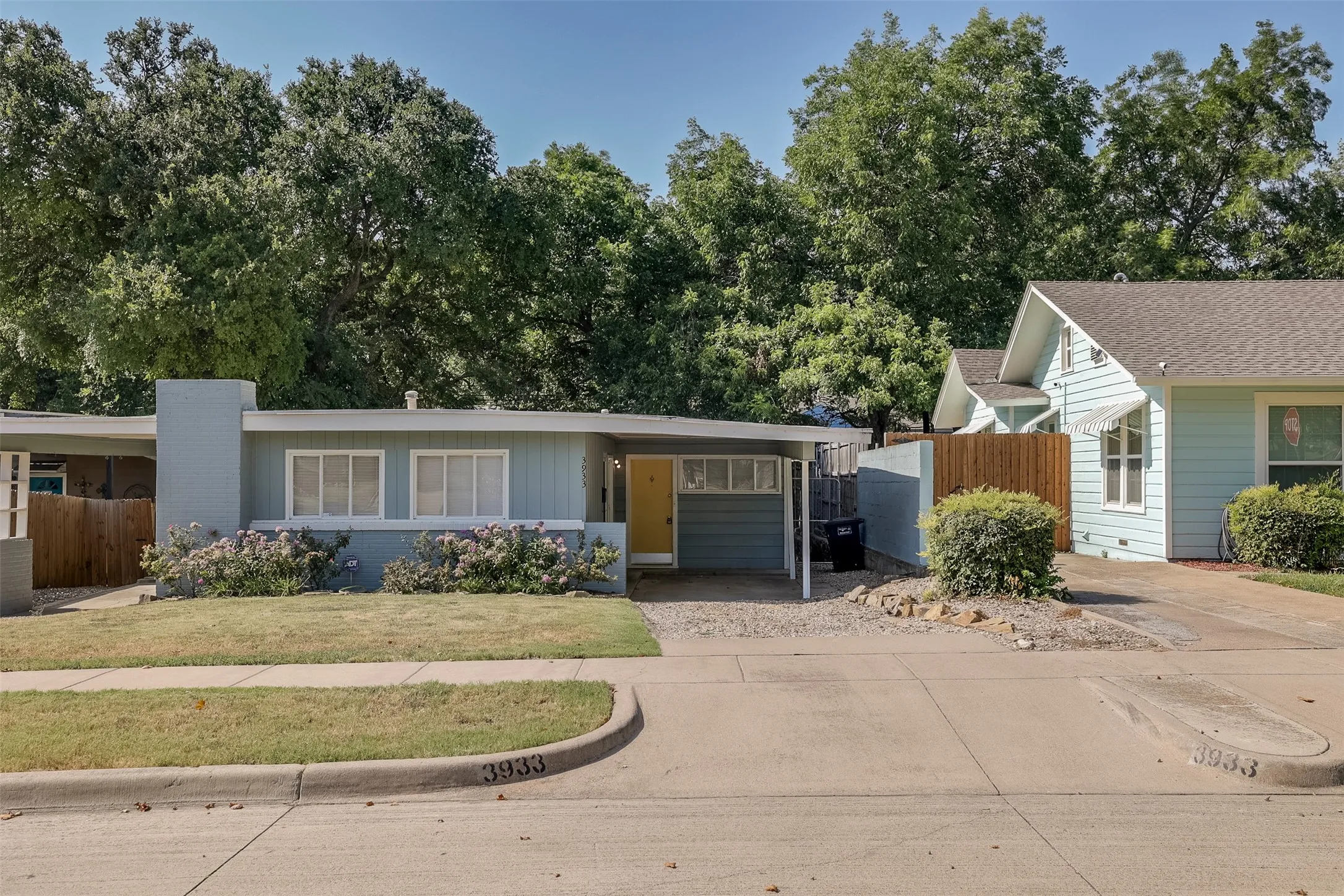 Duplex For Rent in Tarrant County , 3933 Dexter Avenue, Fort Worth, Texas 76107, 2 Bedroom, 1 Bathroom, Garage spaces, 880 Sqft, built in 1951, mls#21355264, Real Estate Agent in Fort Worth, Homes For Rent in Tarrant county, Homes For Rent in Fort Worth, Realtor in Fort Worth Texas, Real Estate Brokerage Independent Realty Texas, Luminita Cordes Realtor
