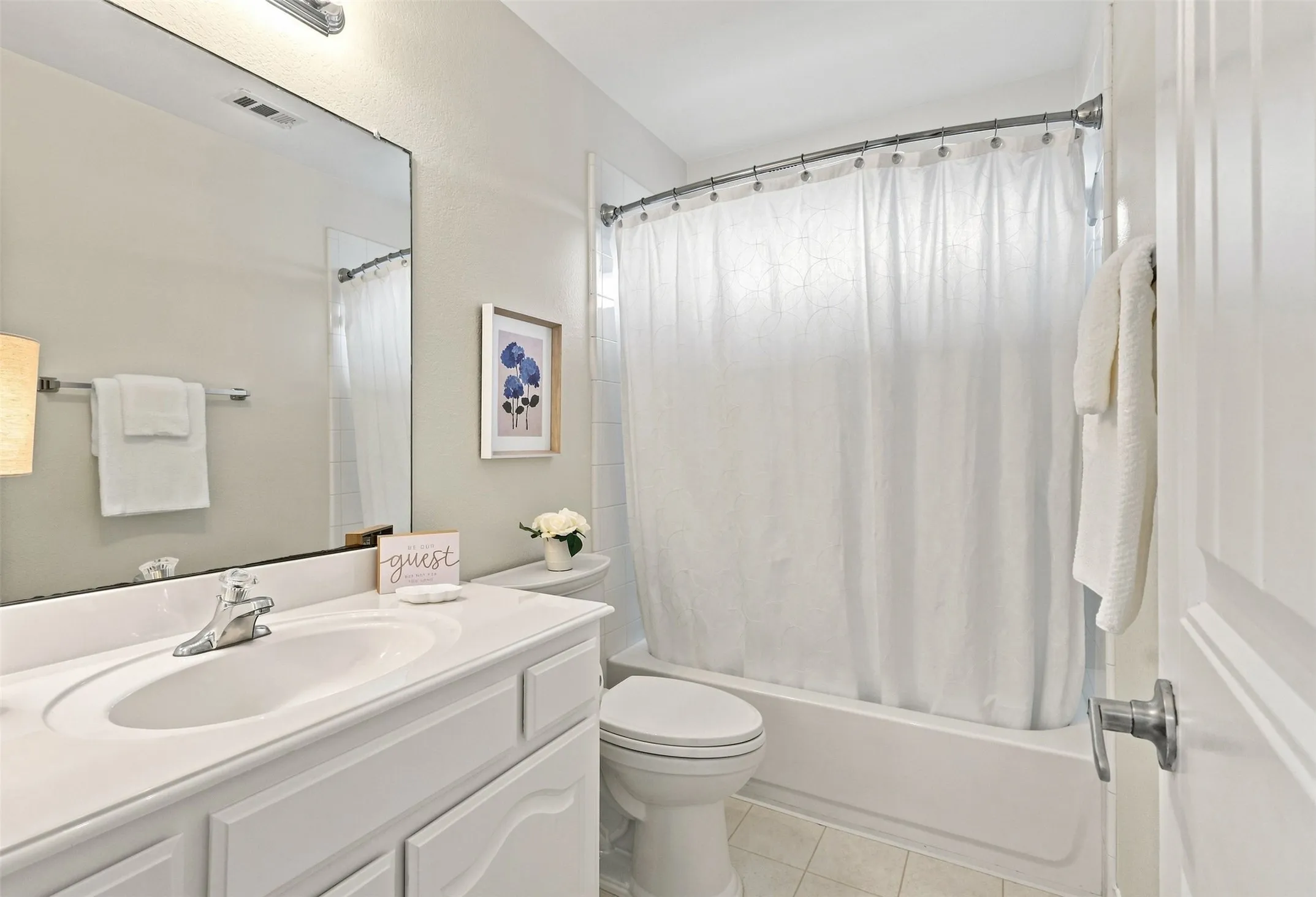 Single Family Residence For Sale in Collin County , 7801 Loma Alta Trail, Mc Kinney, Texas 75070, 3 Bedroom, 3 Bathroom, 2 Garage spaces, 2,212 Sqft, built in 2006, mls#21353238, Real Estate Agent in Mc Kinney, Homes For Sale in Collin county, Homes For Sale in Mc Kinney, Realtor in Mc Kinney Texas, Real Estate Brokerage Independent Realty Texas, Luminita Cordes Realtor