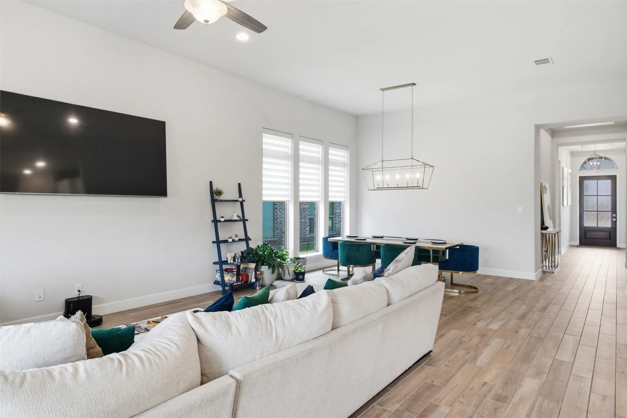 Single Family Residence For Sale in Ellis County , 2434 Sibley Drive, Midlothian, Texas 76065, 4 Bedroom, 4 Bathroom, 3 Garage spaces, 2,944 Sqft, built in 2022, mls#21244376, Real Estate Agent in Midlothian, Homes For Sale in Ellis county, Homes For Sale in Midlothian, Realtor in Midlothian Texas, Real Estate Brokerage Independent Realty Texas, Luminita Cordes Realtor