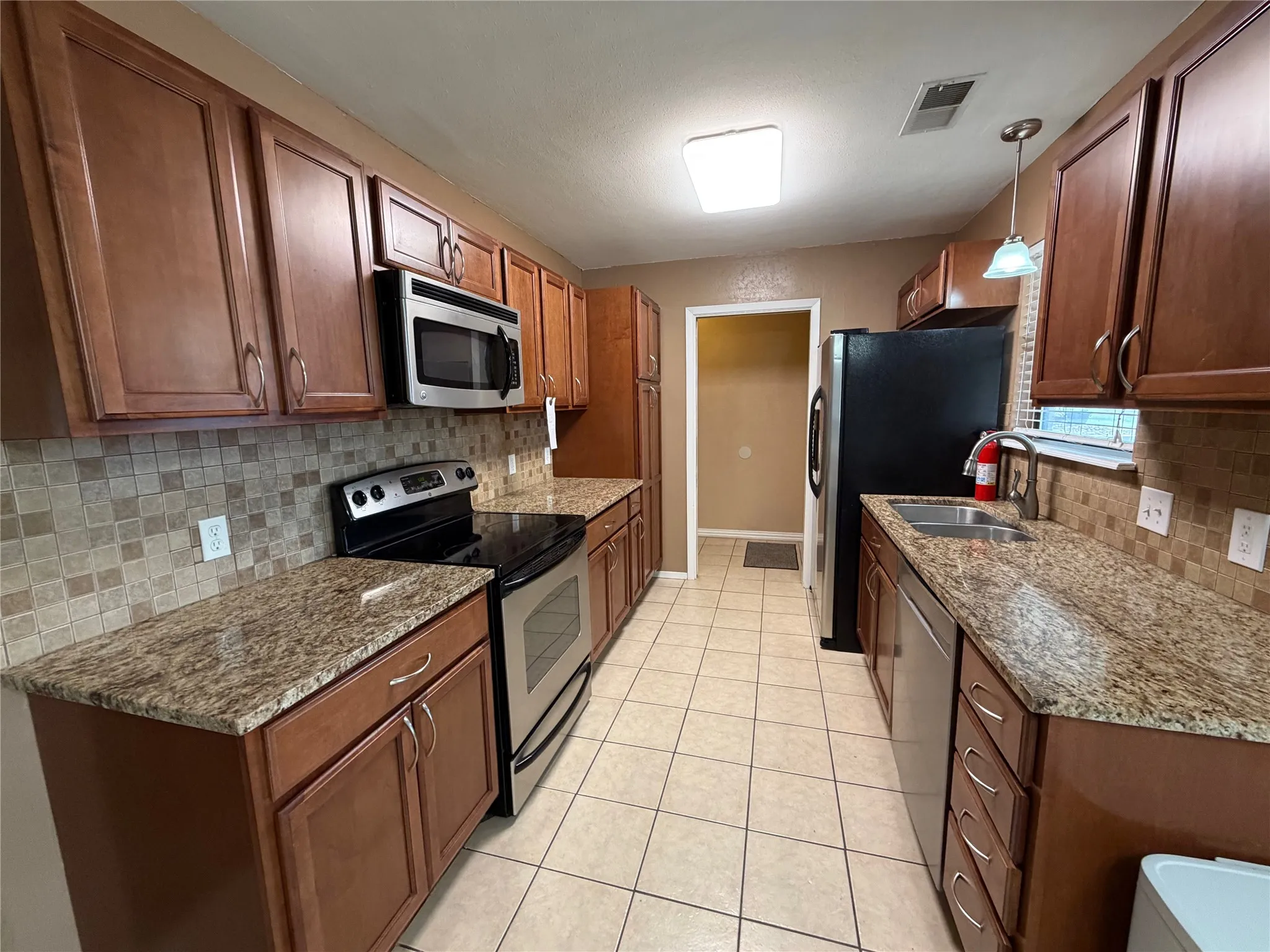 Single Family Residence For Sale in Taylor County , 7949 Vita Court, Abilene, Texas 79606, 3 Bedroom, 2 Bathroom, 2 Garage spaces, 1,443 Sqft, built in 1983, mls#21354895, Real Estate Agent in Abilene, Homes For Sale in Taylor county, Homes For Sale in Abilene, Realtor in Abilene Texas, Real Estate Brokerage Independent Realty Texas, Luminita Cordes Realtor