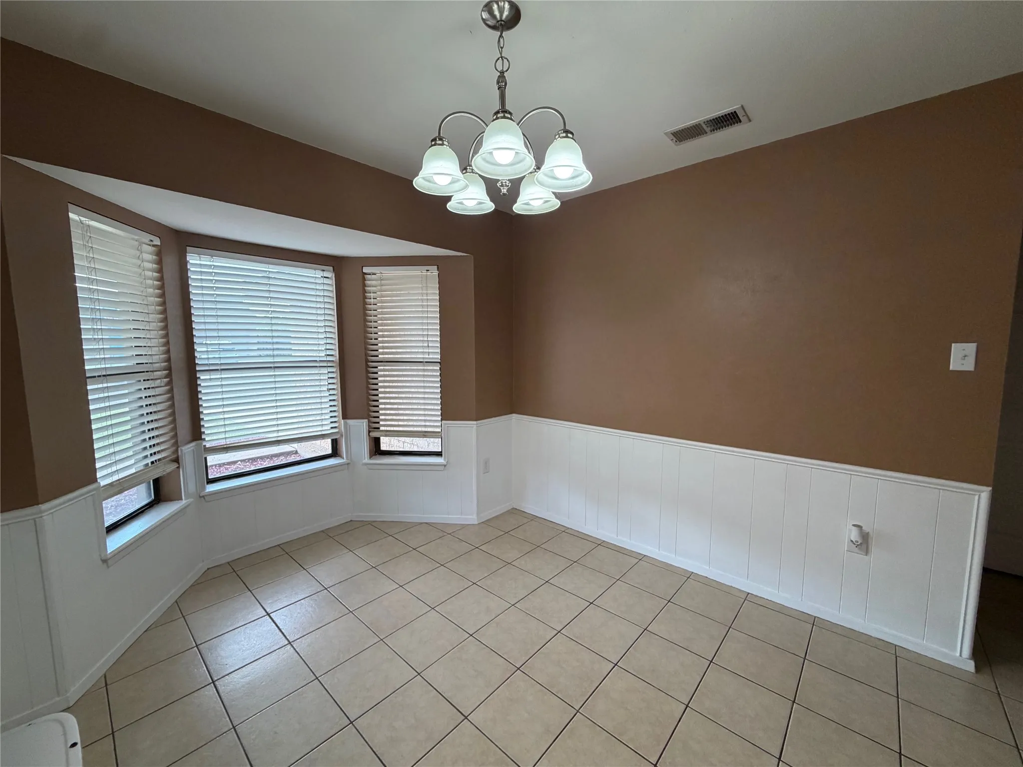Single Family Residence For Sale in Taylor County , 7949 Vita Court, Abilene, Texas 79606, 3 Bedroom, 2 Bathroom, 2 Garage spaces, 1,443 Sqft, built in 1983, mls#21354895, Real Estate Agent in Abilene, Homes For Sale in Taylor county, Homes For Sale in Abilene, Realtor in Abilene Texas, Real Estate Brokerage Independent Realty Texas, Luminita Cordes Realtor