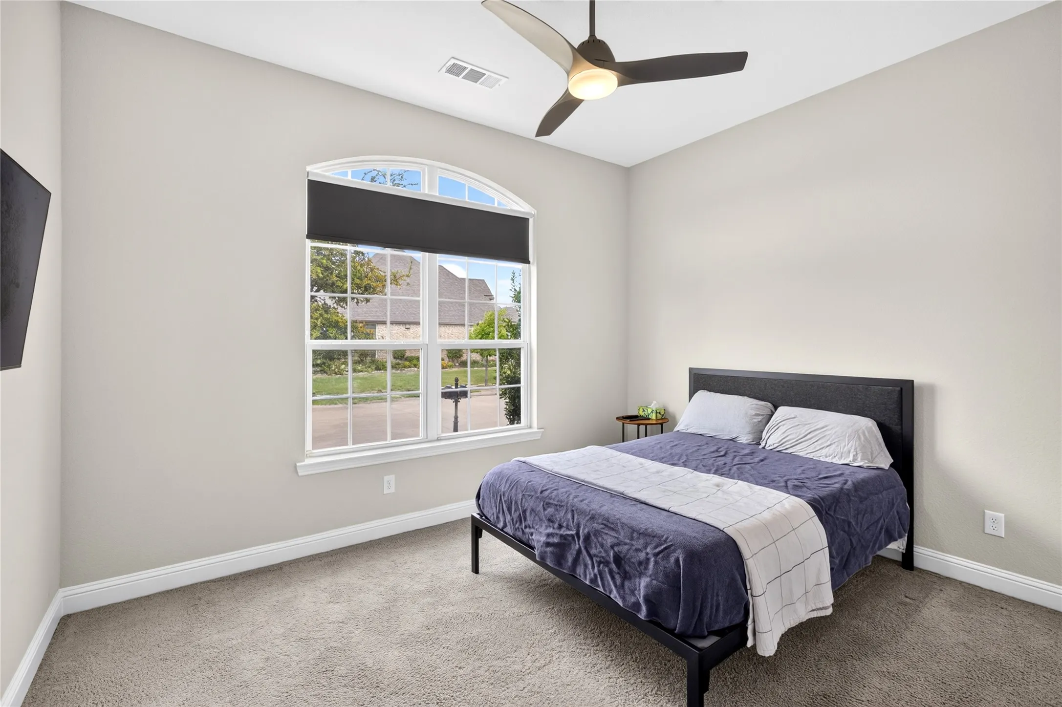 Single Family Residence For Sale in Denton County , 2304 Westlake Court, Carrollton, Texas 75010, 3 Bedroom, 3 Bathroom, 2 Garage spaces, 2,320 Sqft, built in 2017, mls#21355075, Real Estate Agent in Carrollton, Homes For Sale in Denton county, Homes For Sale in Carrollton, Realtor in Carrollton Texas, Real Estate Brokerage Independent Realty Texas, Luminita Cordes Realtor