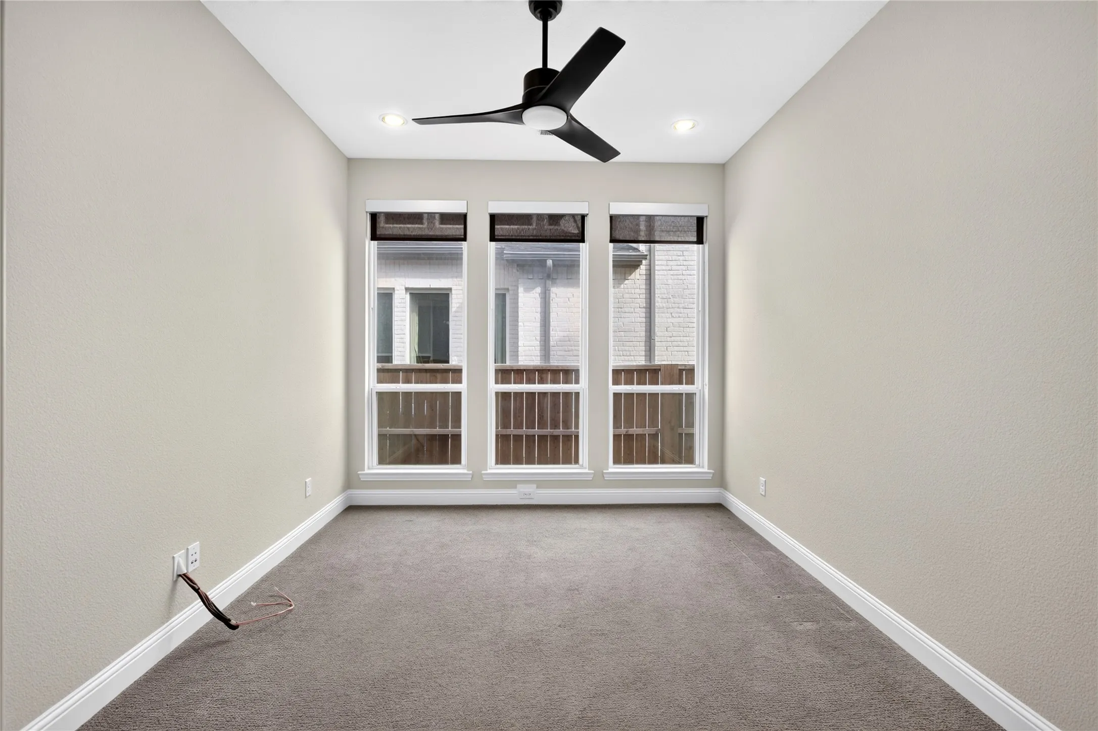 Single Family Residence For Sale in Denton County , 2304 Westlake Court, Carrollton, Texas 75010, 3 Bedroom, 3 Bathroom, 2 Garage spaces, 2,320 Sqft, built in 2017, mls#21355075, Real Estate Agent in Carrollton, Homes For Sale in Denton county, Homes For Sale in Carrollton, Realtor in Carrollton Texas, Real Estate Brokerage Independent Realty Texas, Luminita Cordes Realtor